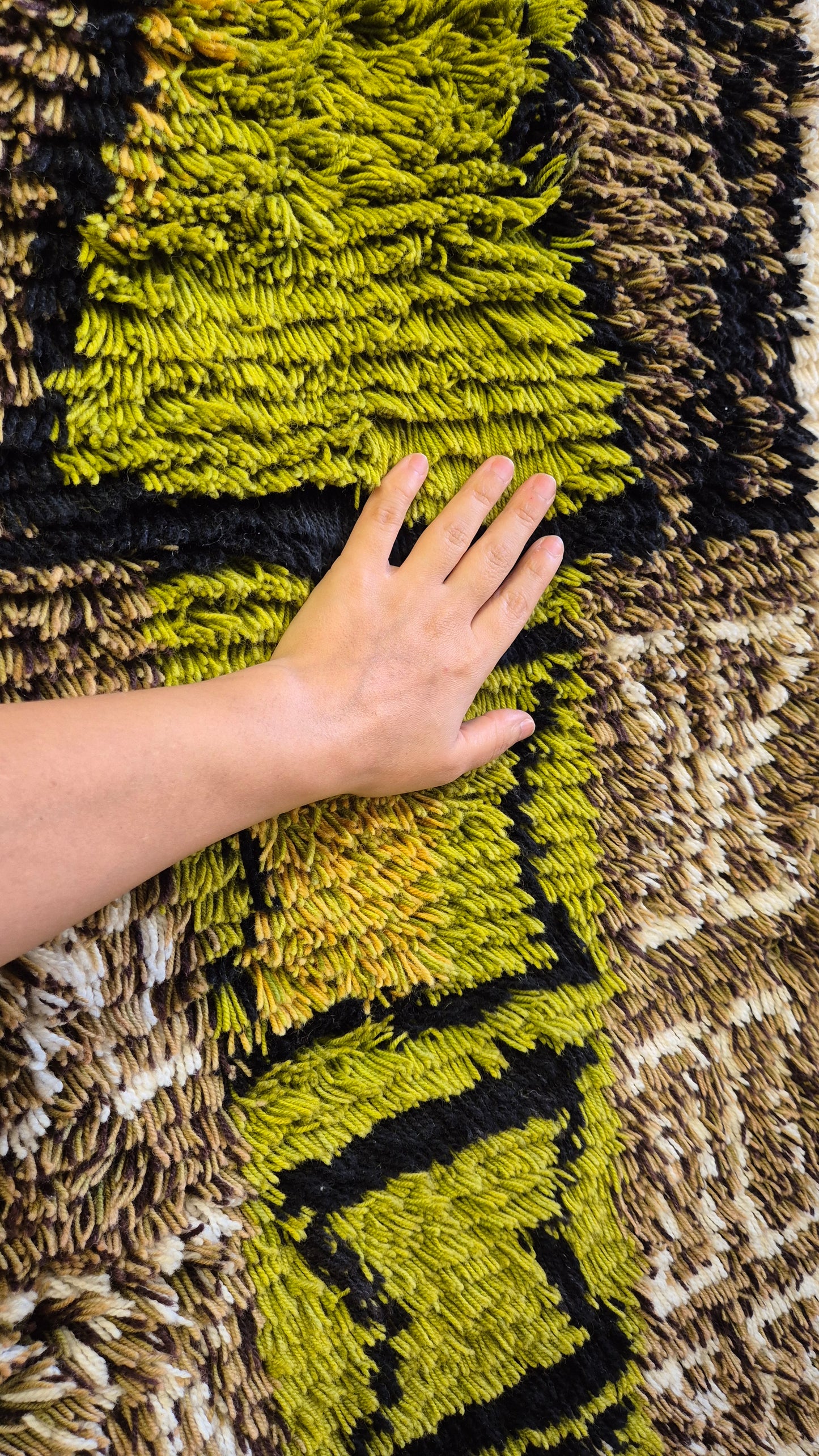 Vintage Finnish Wall Rug by Kirsti Iivessalo – Scandinavian Textile Art