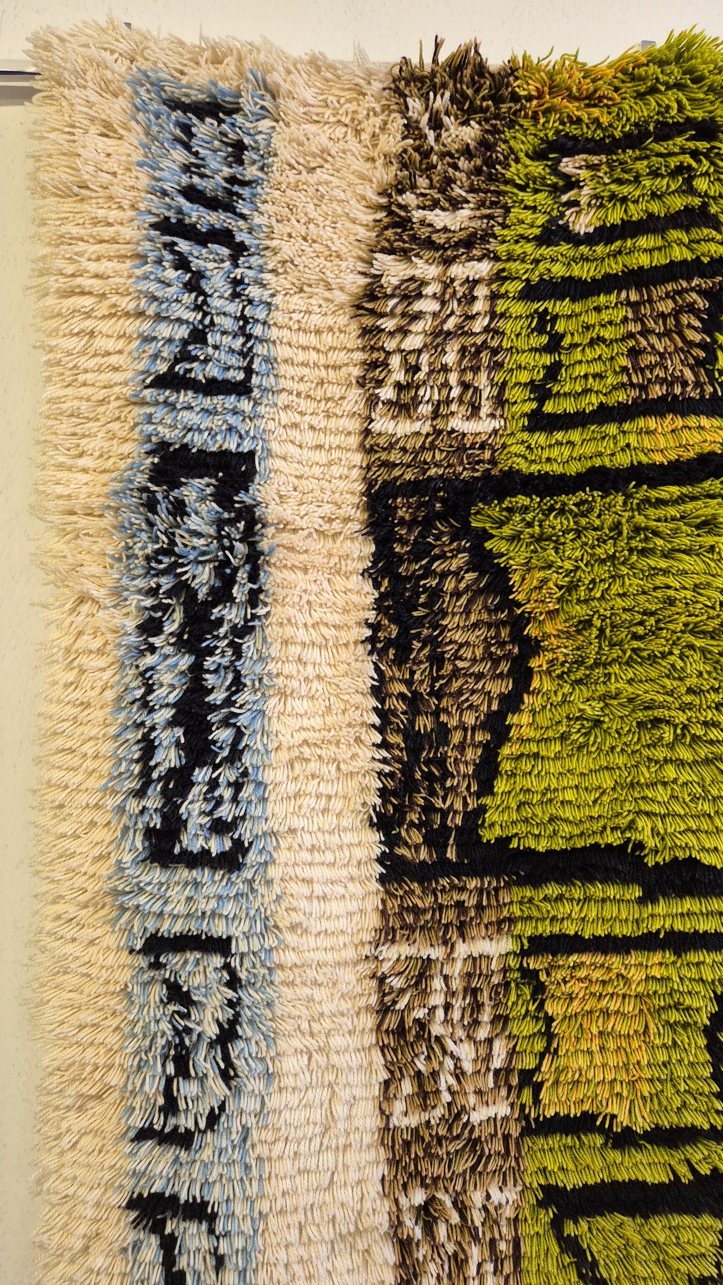 Vintage Finnish Wall Rug by Kirsti Iivessalo – Scandinavian Textile Art