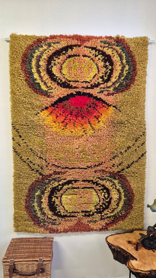 Vintage Finnish Wall Rug – Scandinavian Textile Art