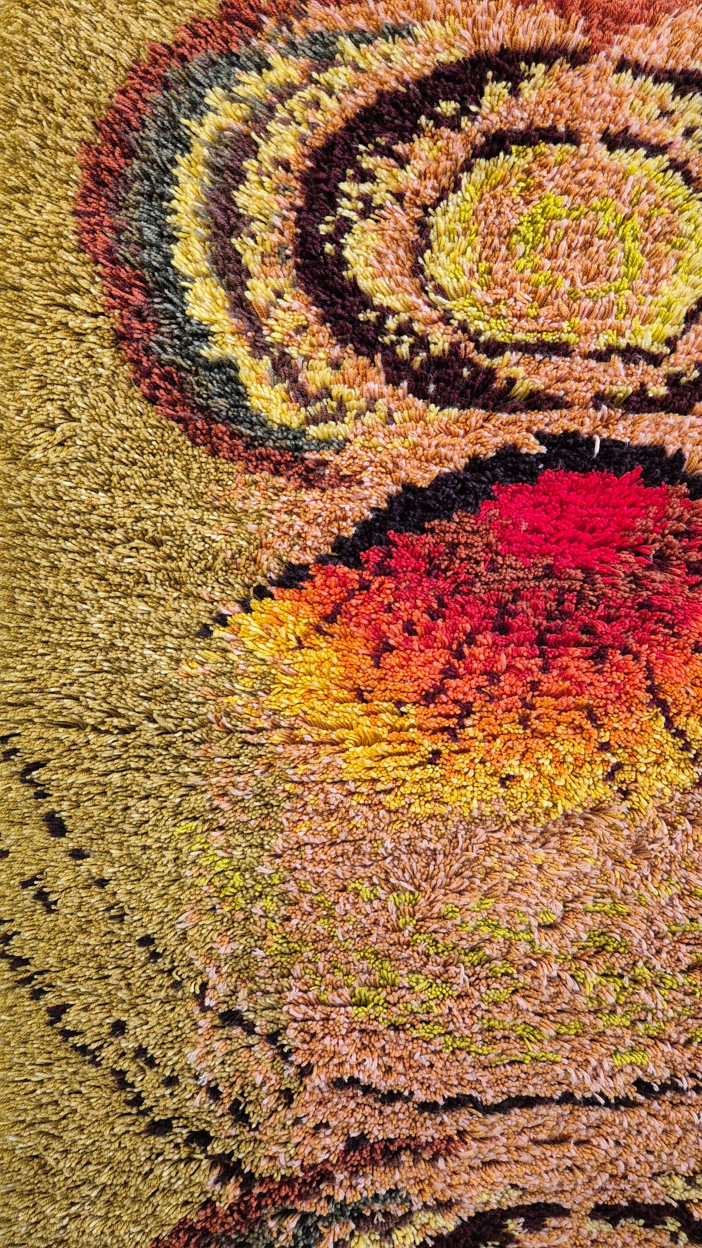 Vintage Finnish Wall Rug – Scandinavian Textile Art