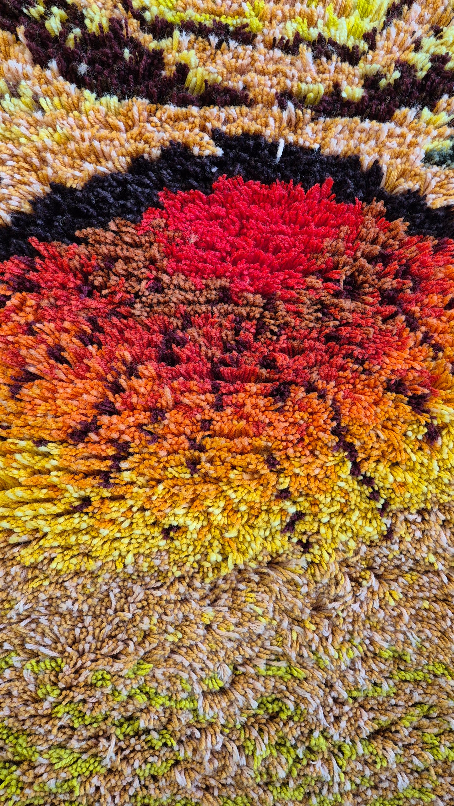 Vintage Finnish Wall Rug – Scandinavian Textile Art