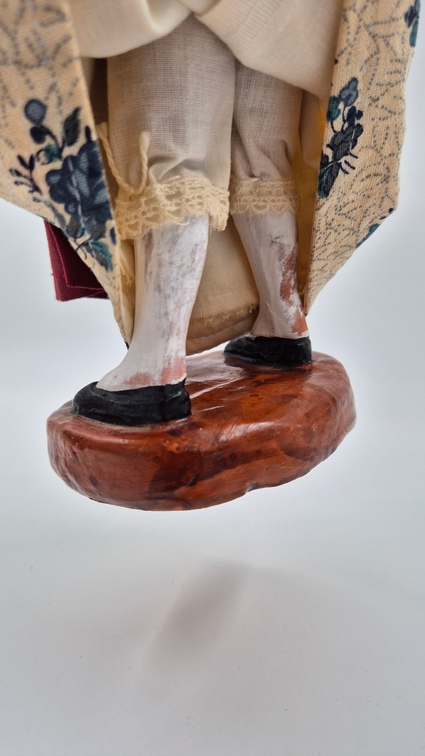 Figurine en argile vintage signée E. Bednoux