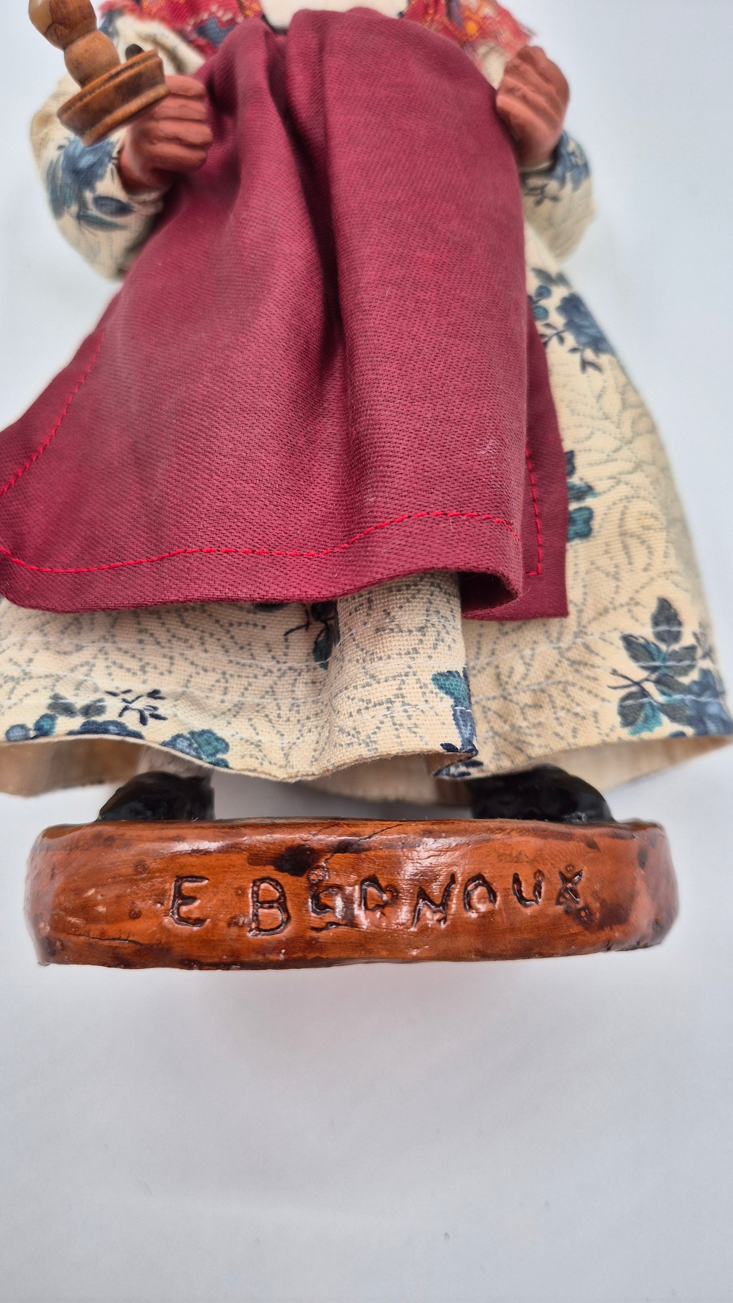 Figurine en argile vintage signée E. Bednoux