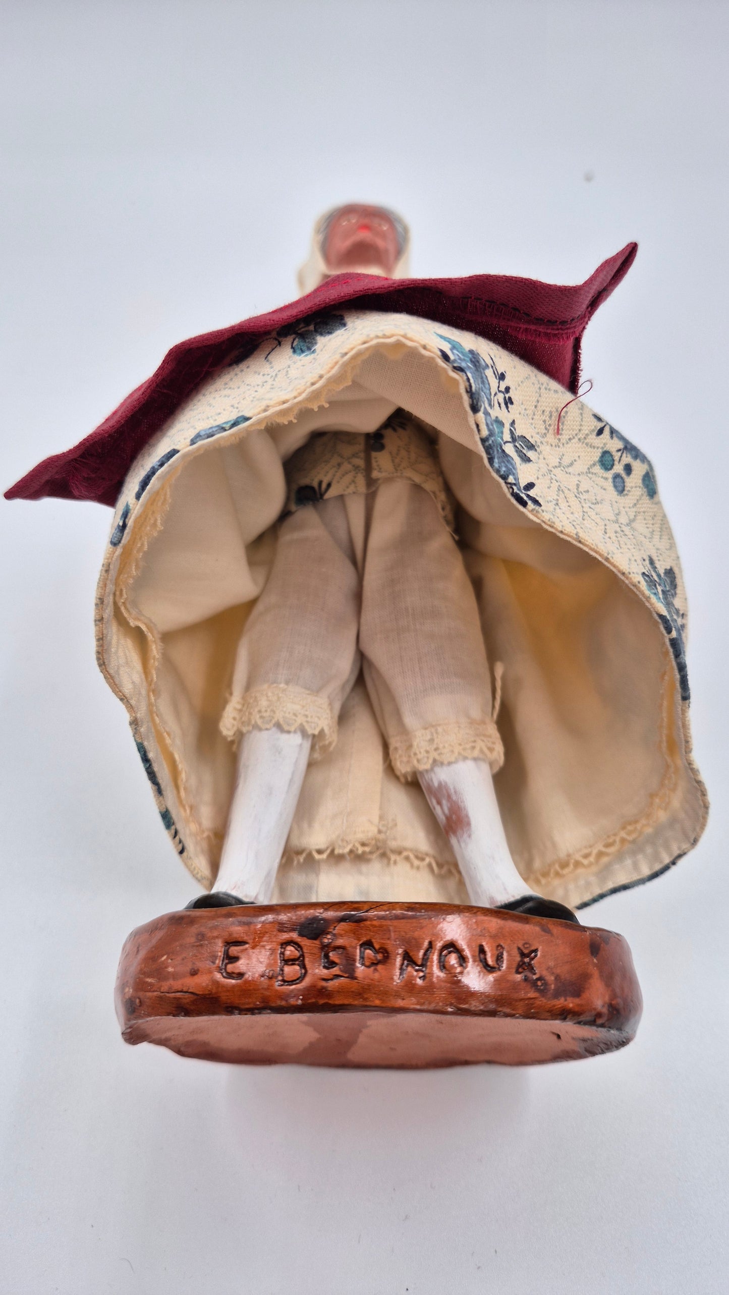 Figurine en argile vintage signée E. Bednoux