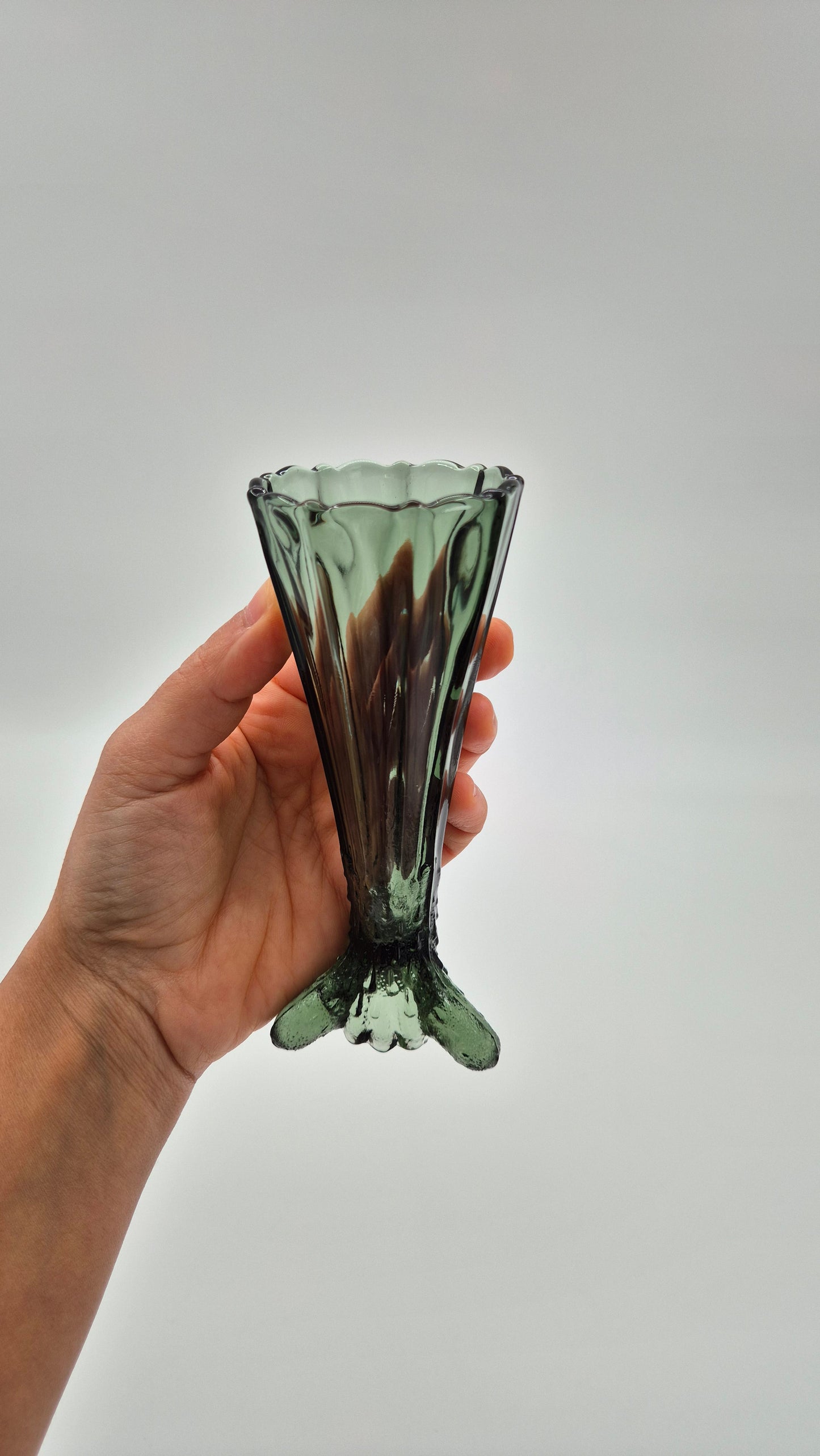 Riihimäen Lasi driepootvaas – groen glas, Finland