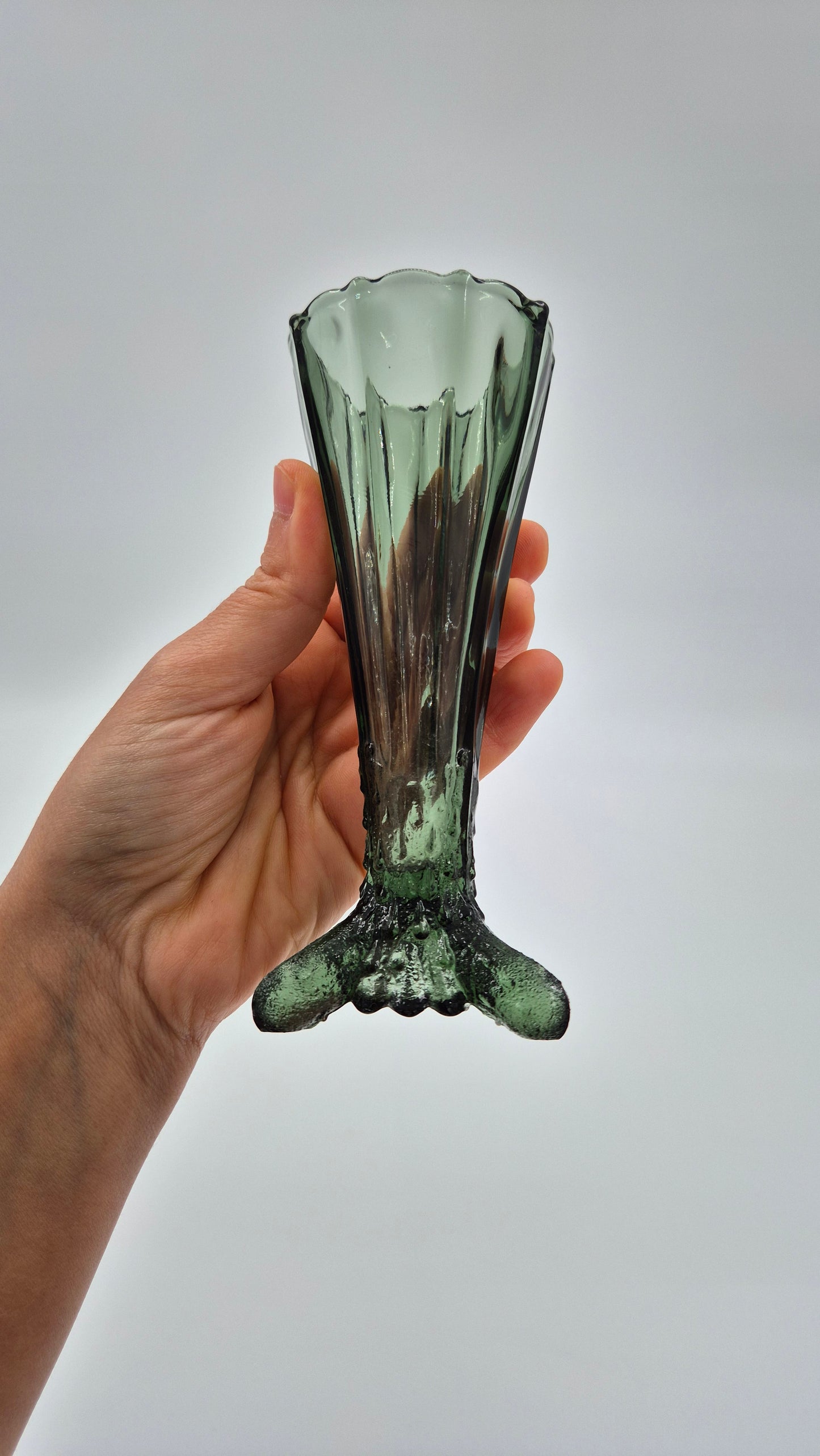 Riihimäen Lasi driepootvaas – groen glas, Finland