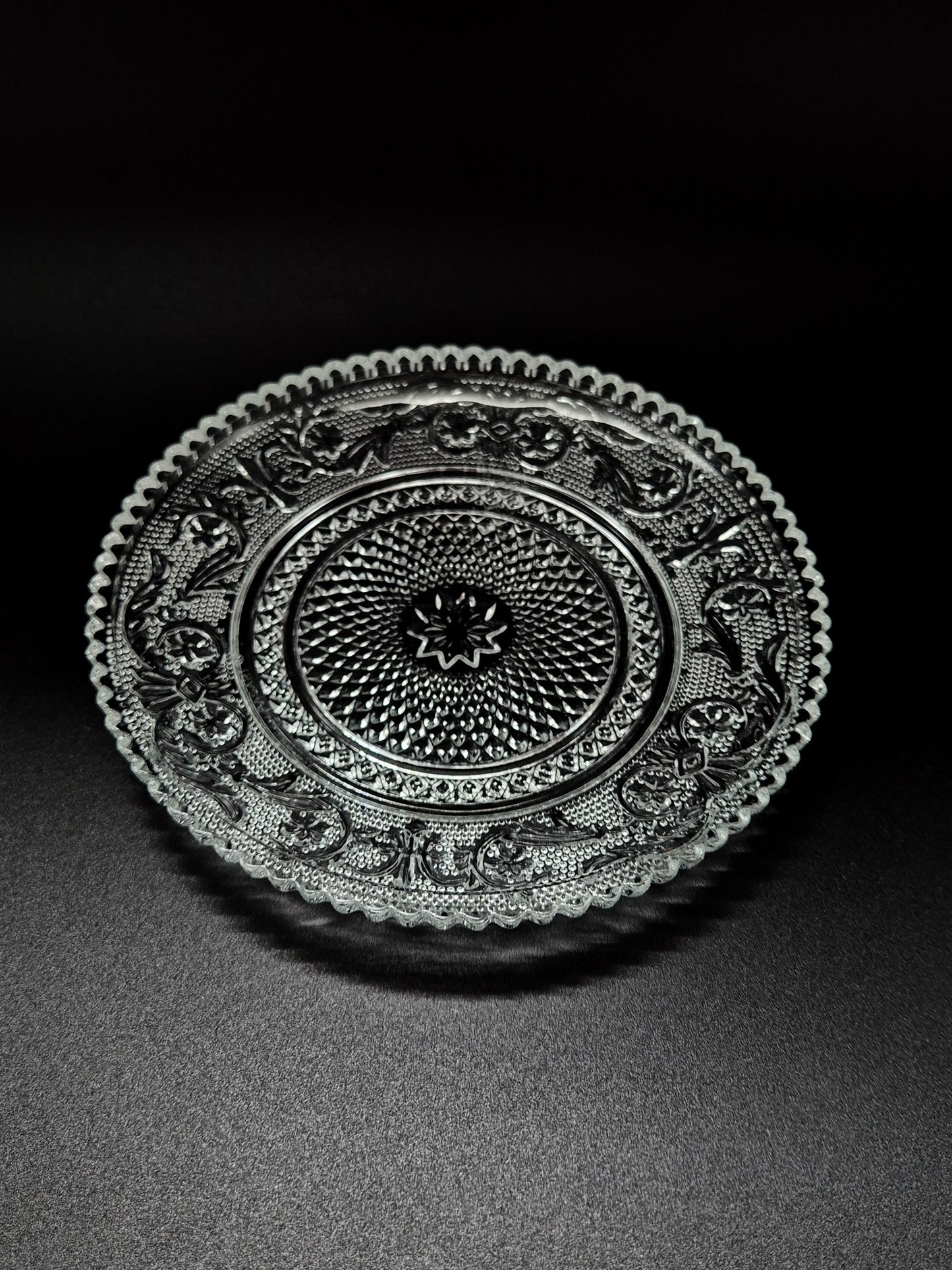 Vintage Dessert Plate – Elegant Retro Tableware (Set of Six)