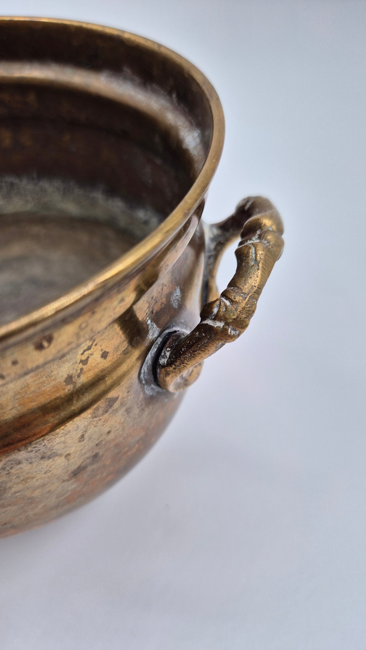 Cache-pot / pot de fleurs vintage en laiton