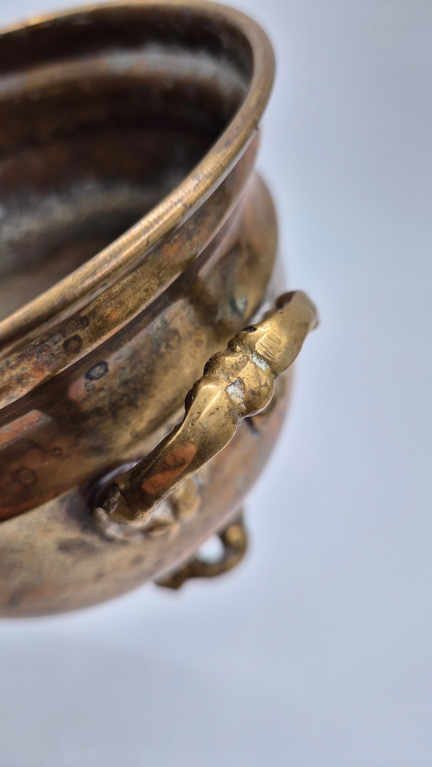 Cache-pot / pot de fleurs vintage en laiton