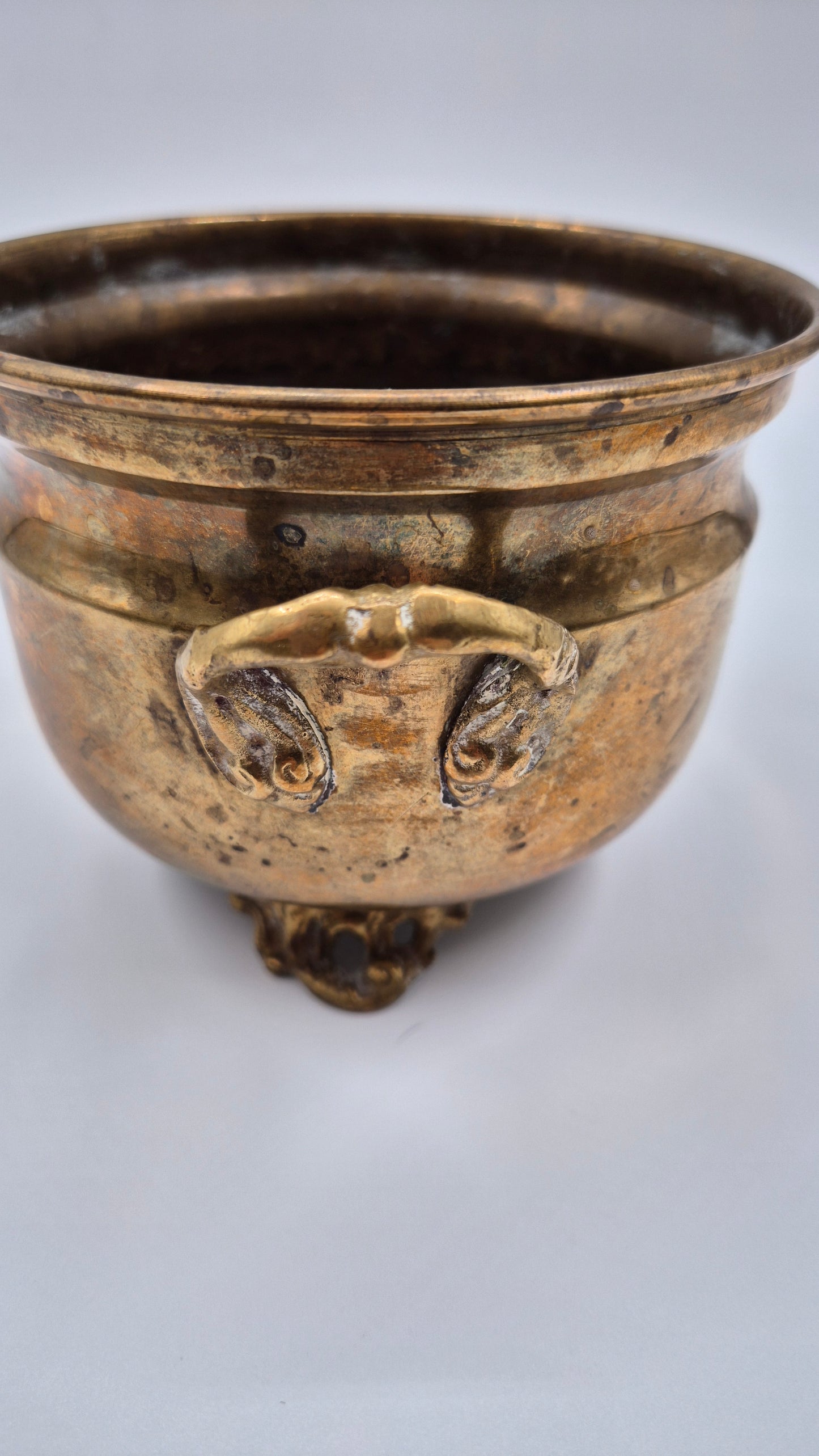 Cache-pot / pot de fleurs vintage en laiton