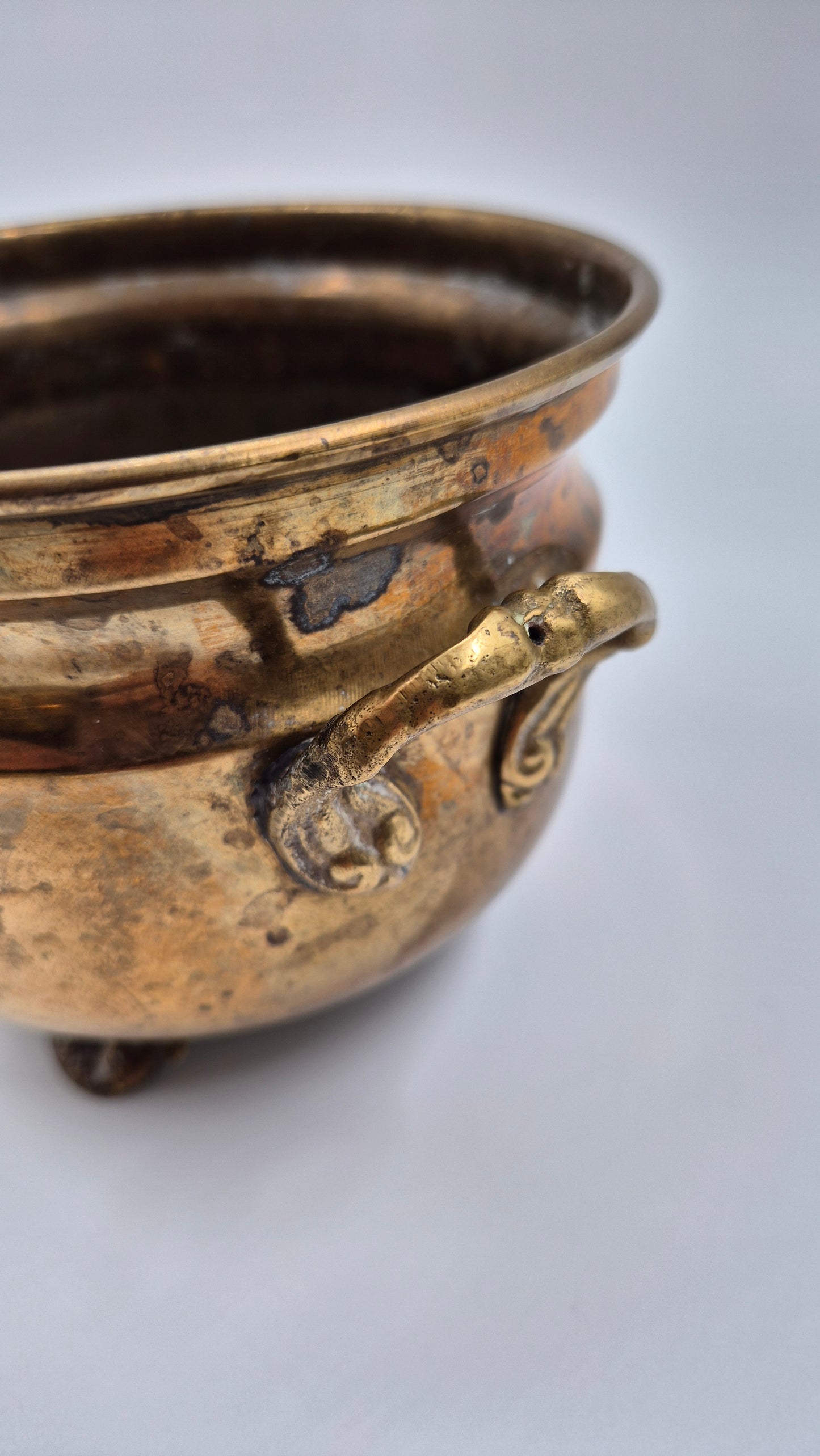 Cache-pot / pot de fleurs vintage en laiton