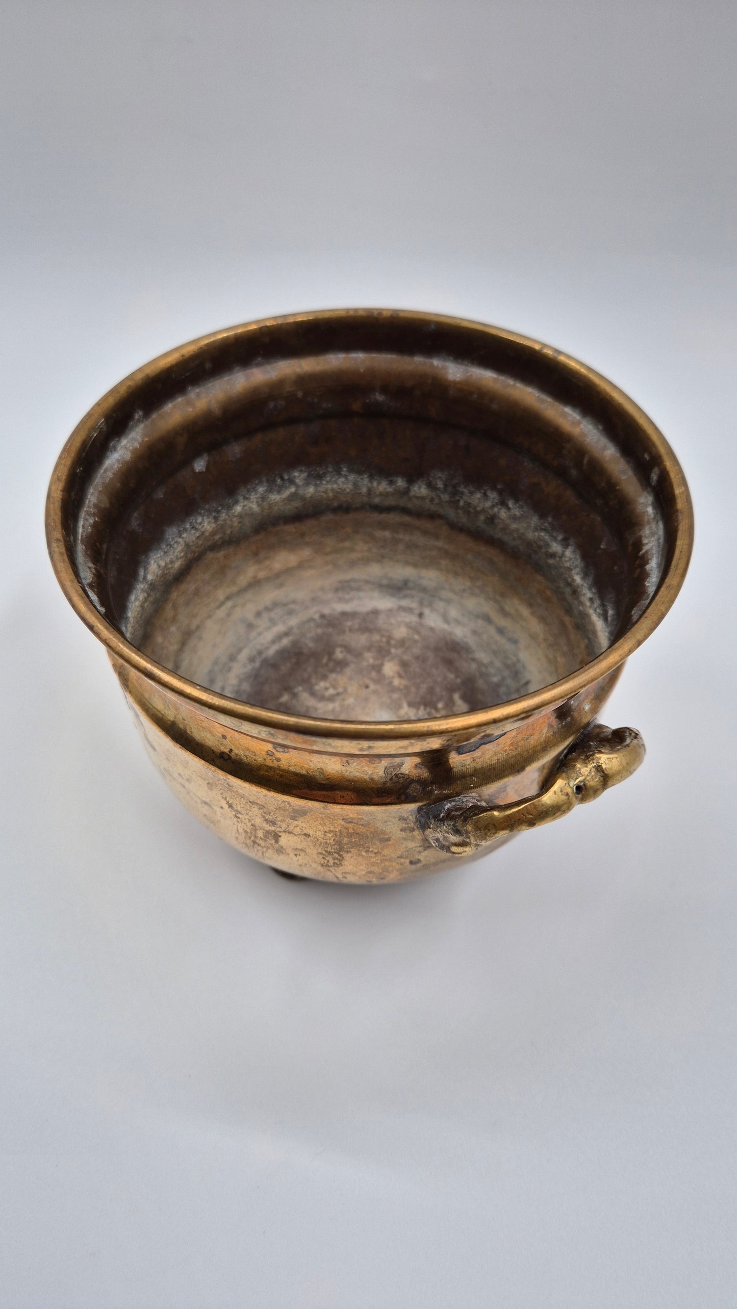 Cache-pot / pot de fleurs vintage en laiton