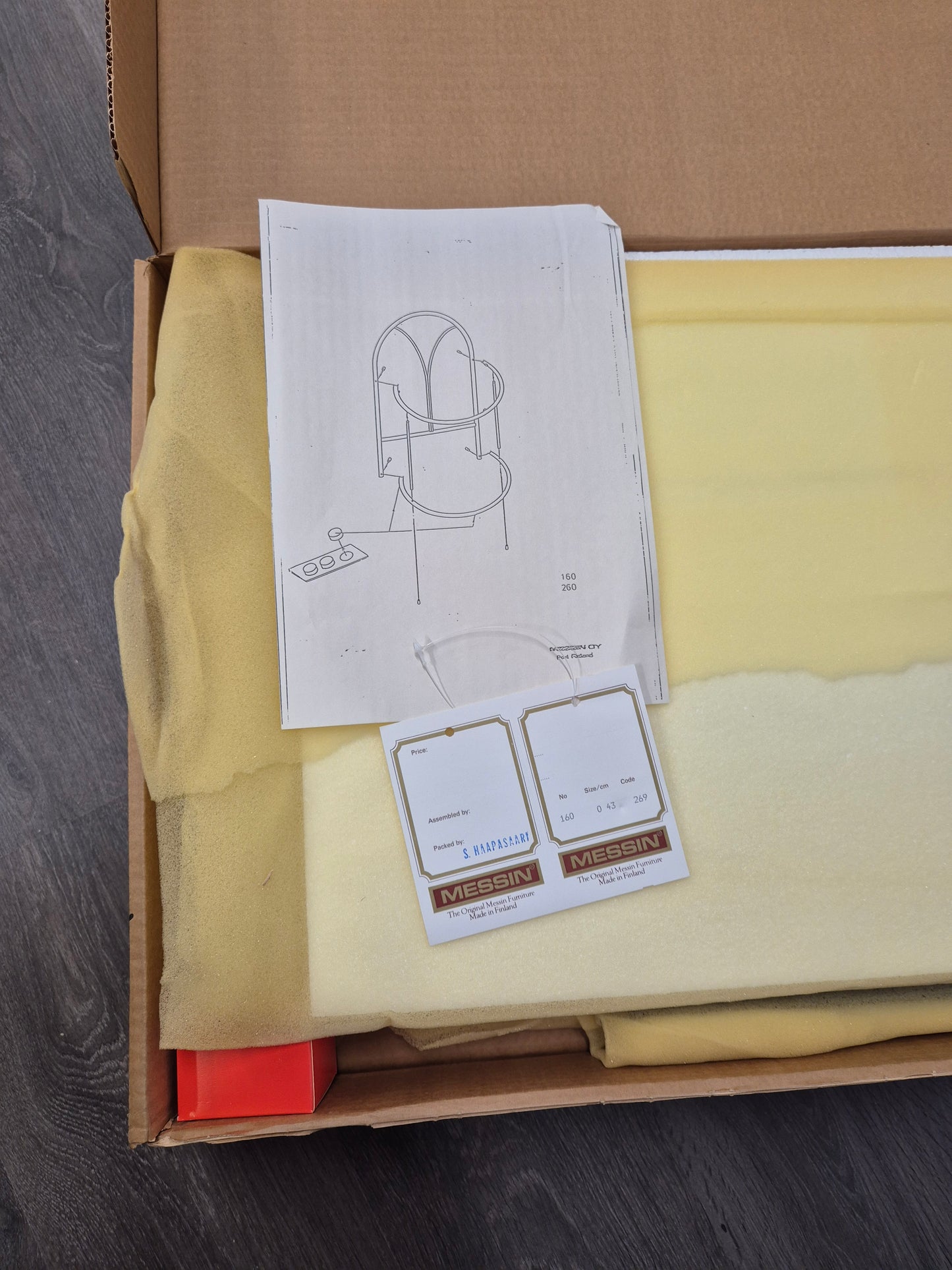 Vintage Finnish Side Tables (Pair) – White Metal, Glass | Messin Oy