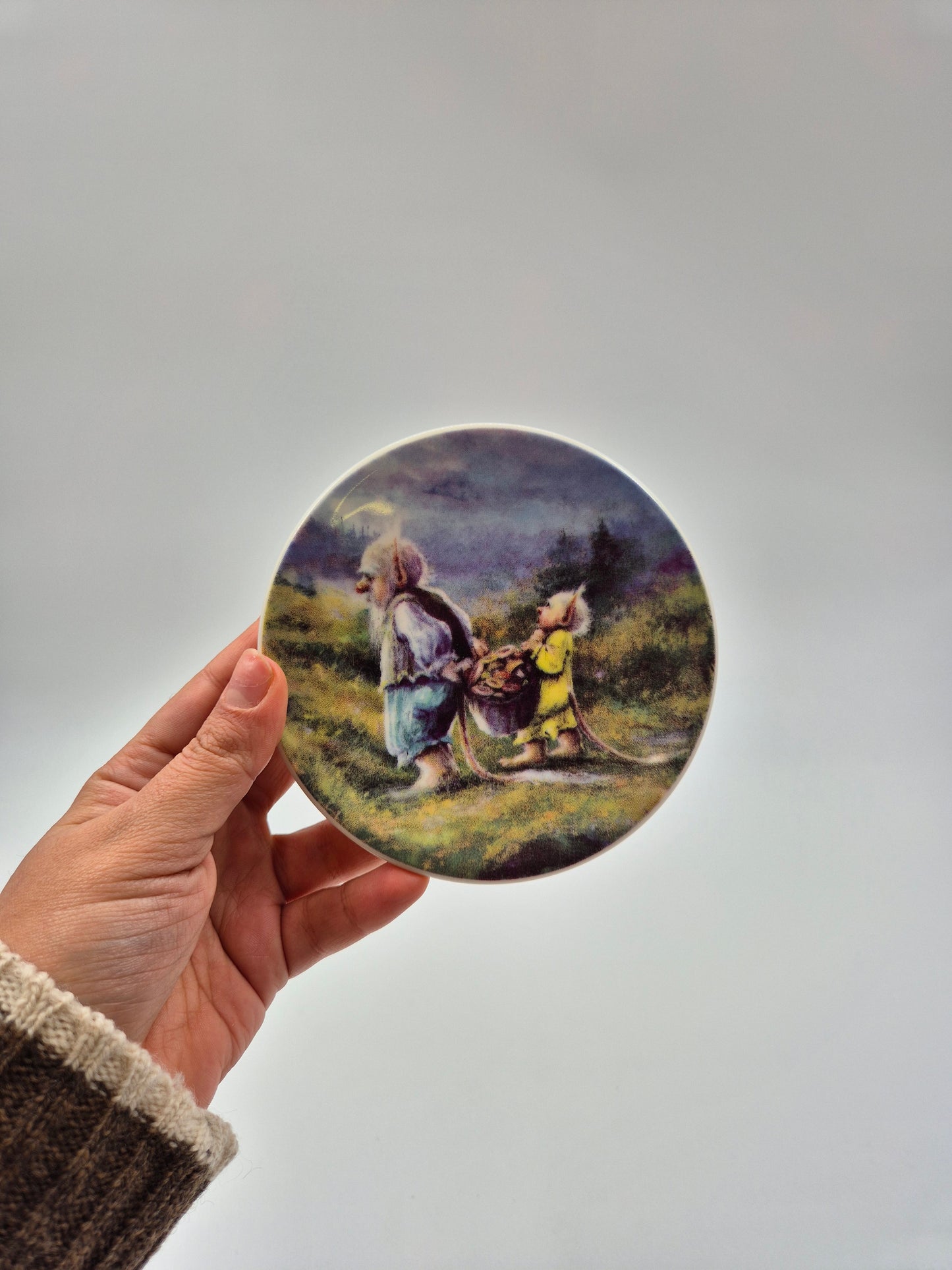 Arabia Pikkupeikon Year Wall Plate 1992 – Sussi Anna Åberg Design