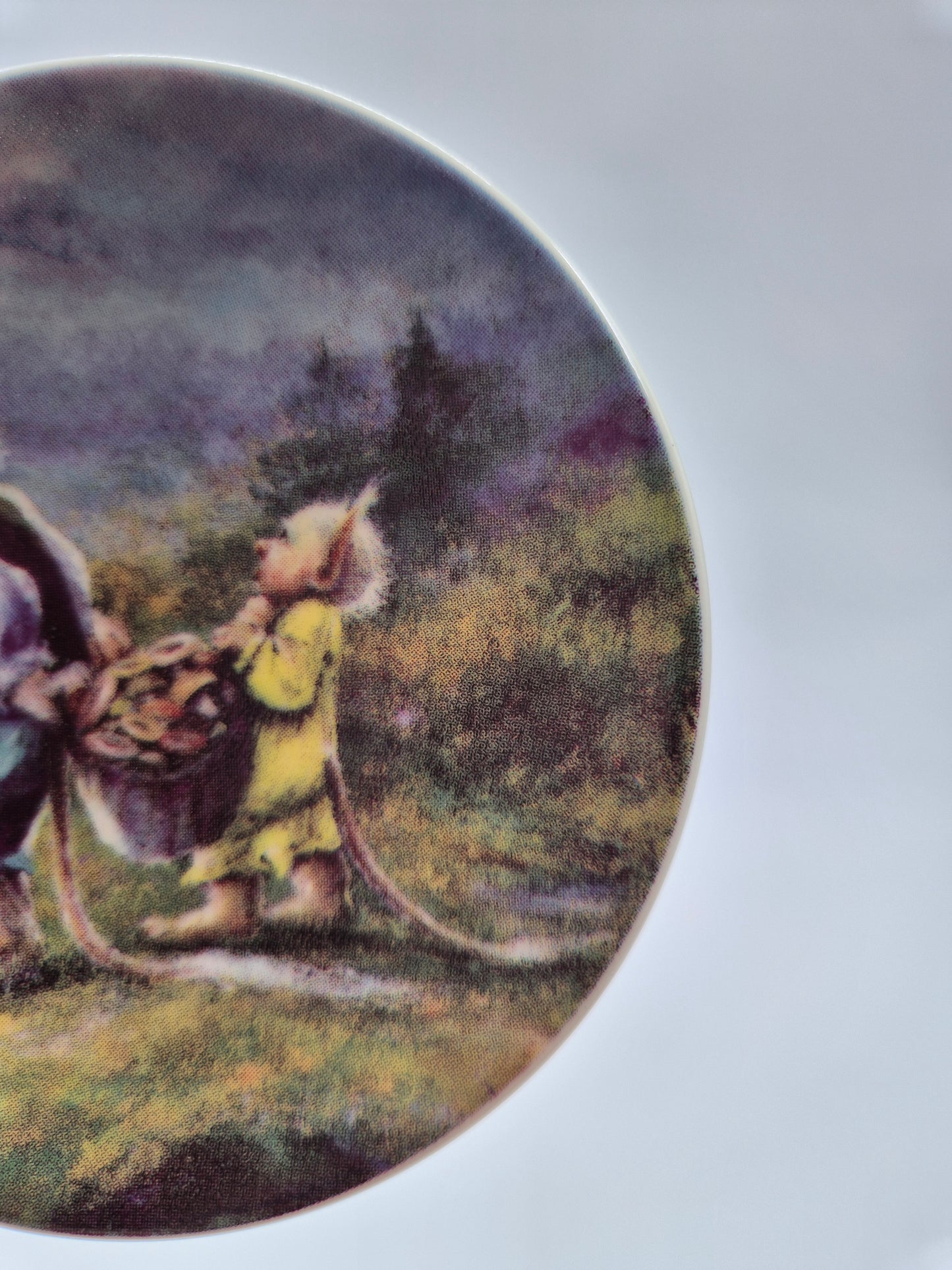 Arabia Pikkupeikon Year Wall Plate 1992 – Sussi Anna Åberg Design