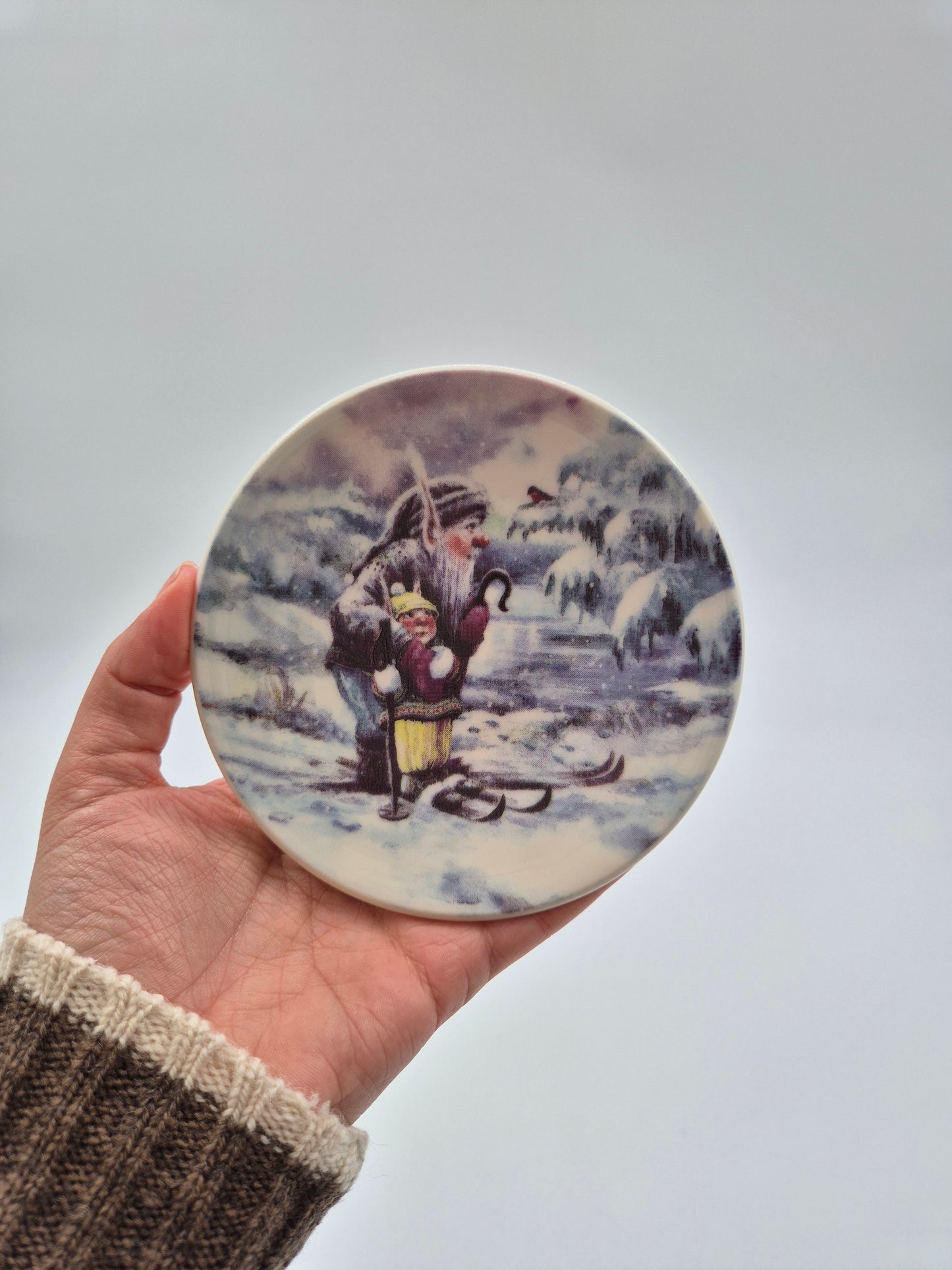 Arabia Pikkupeikon Year Wall Plate 1992 – Sussi Anna Åberg