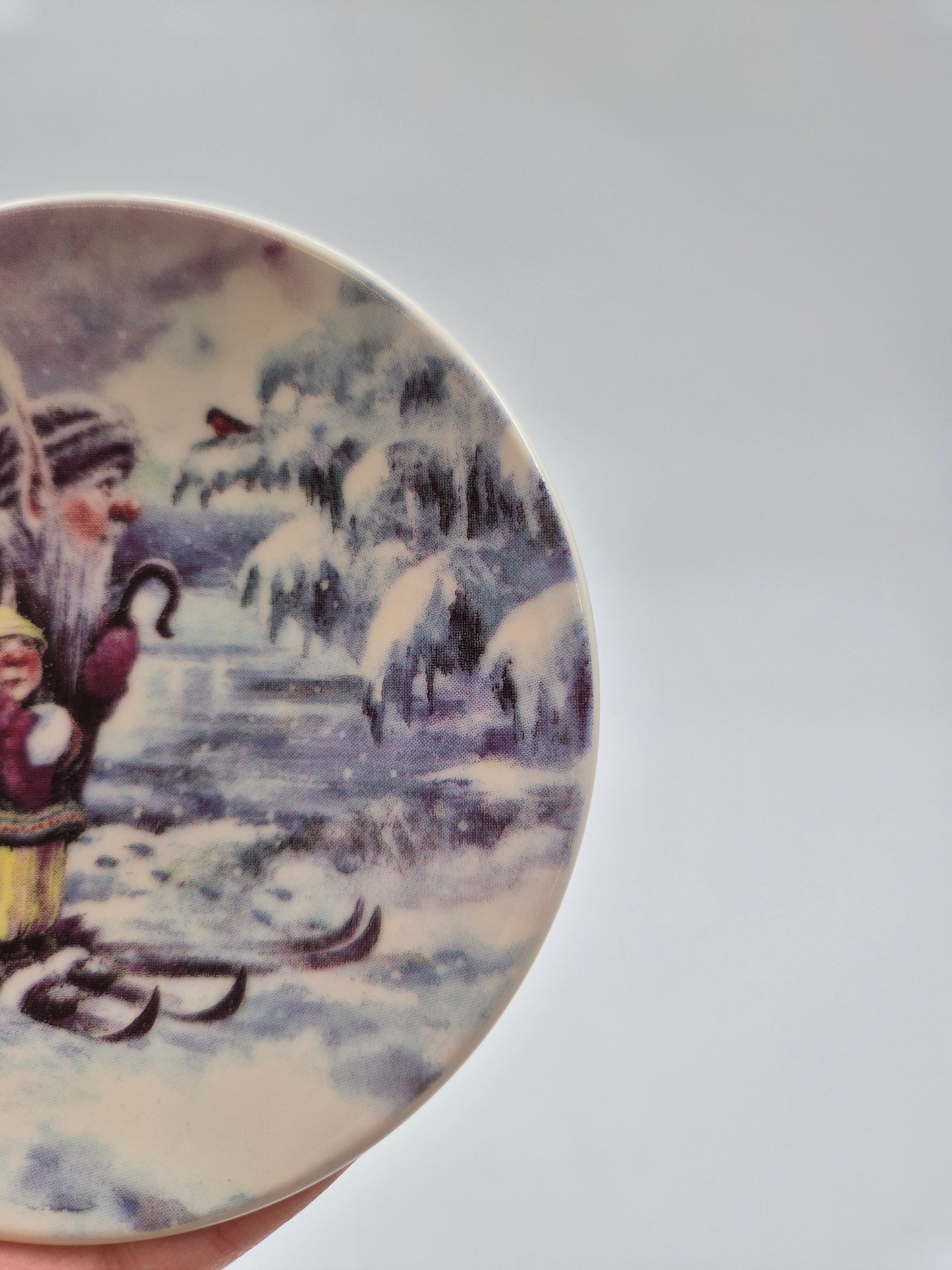 Arabia Pikkupeikon Year Wall Plate 1992 – Sussi Anna Åberg