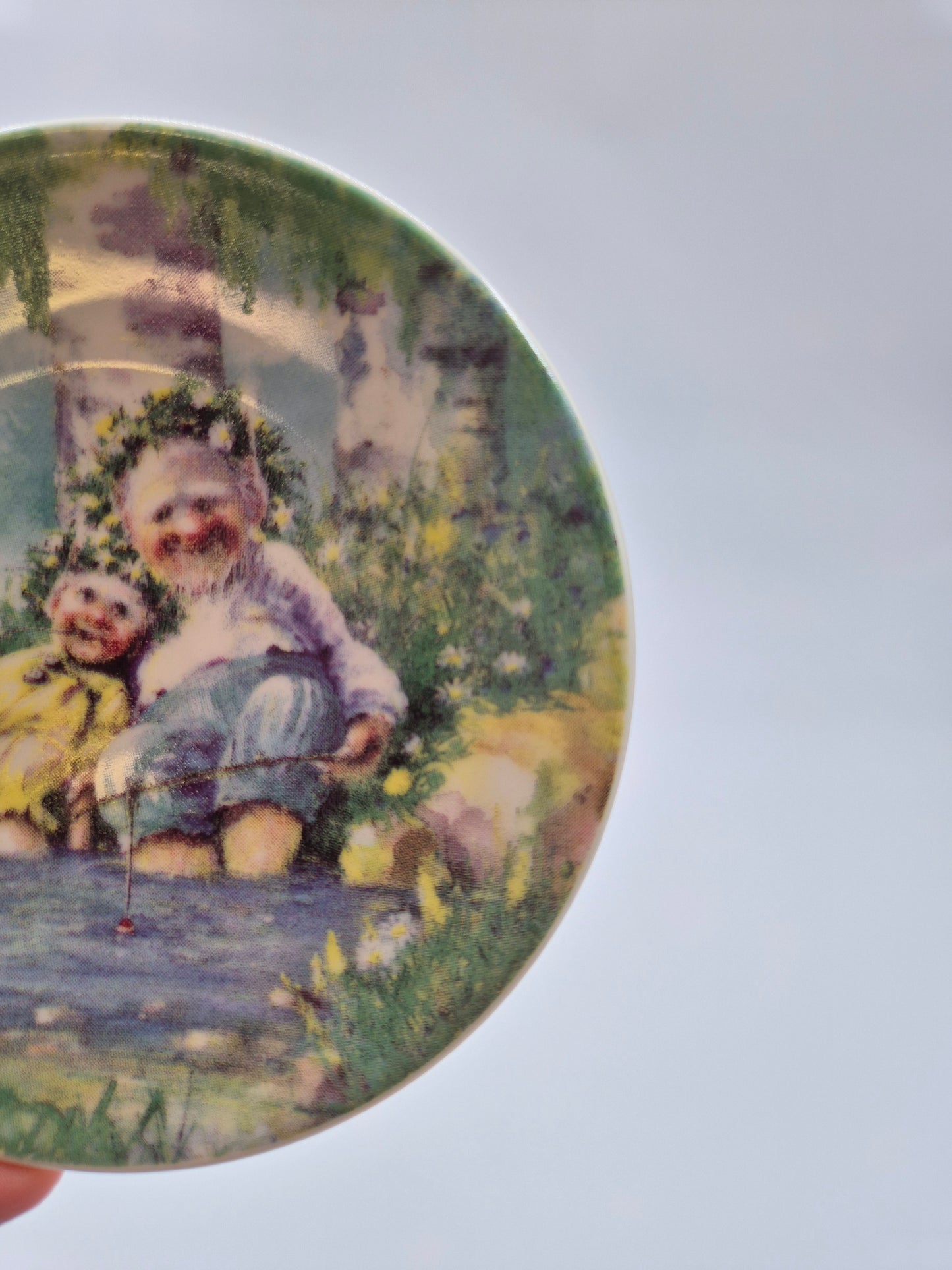 Arabia Pikkupeikon Year Wall Plate 1992 – Sussi Anna Åberg Design