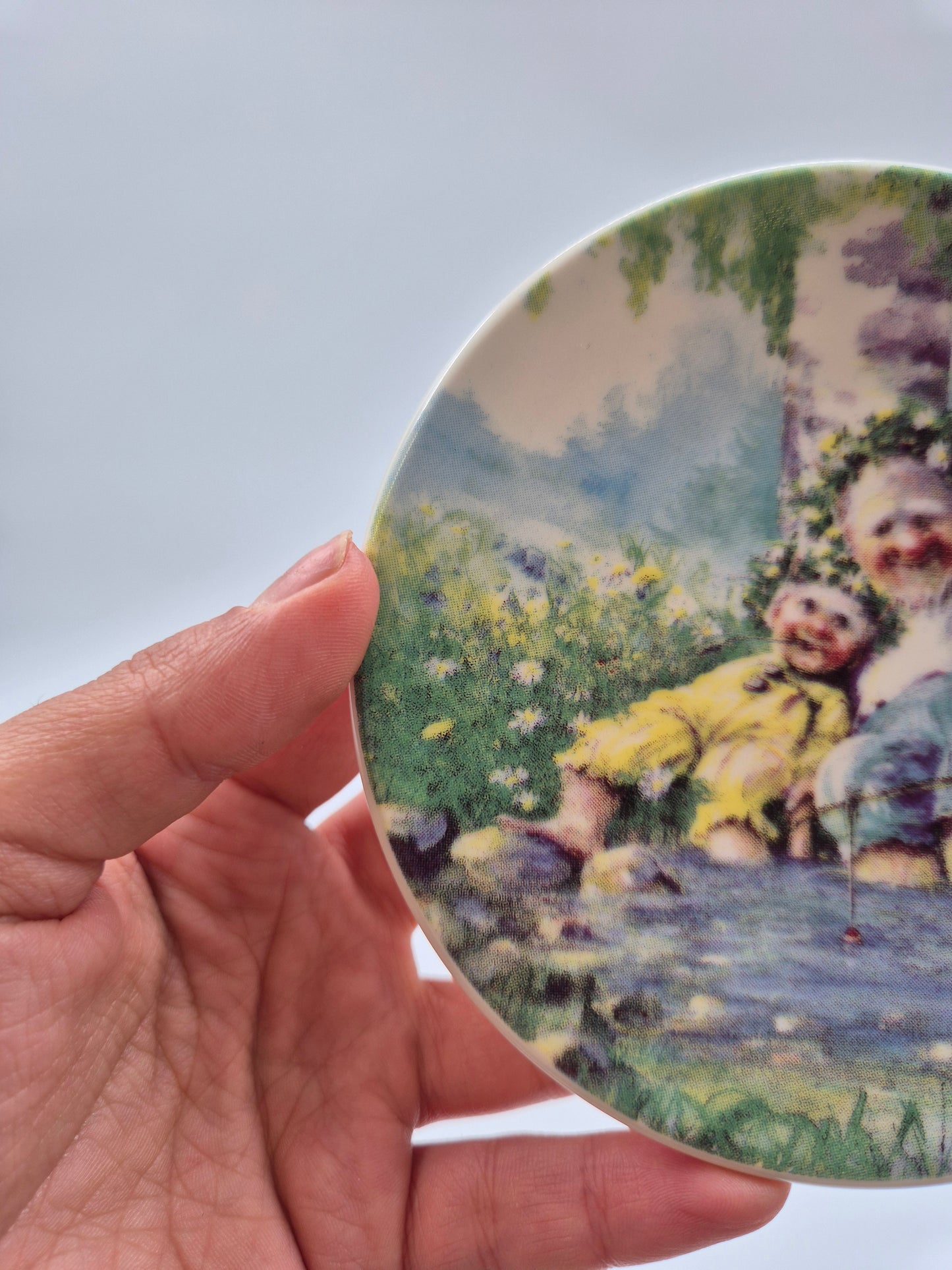 Arabia Pikkupeikon Year Wall Plate 1992 – Sussi Anna Åberg Design