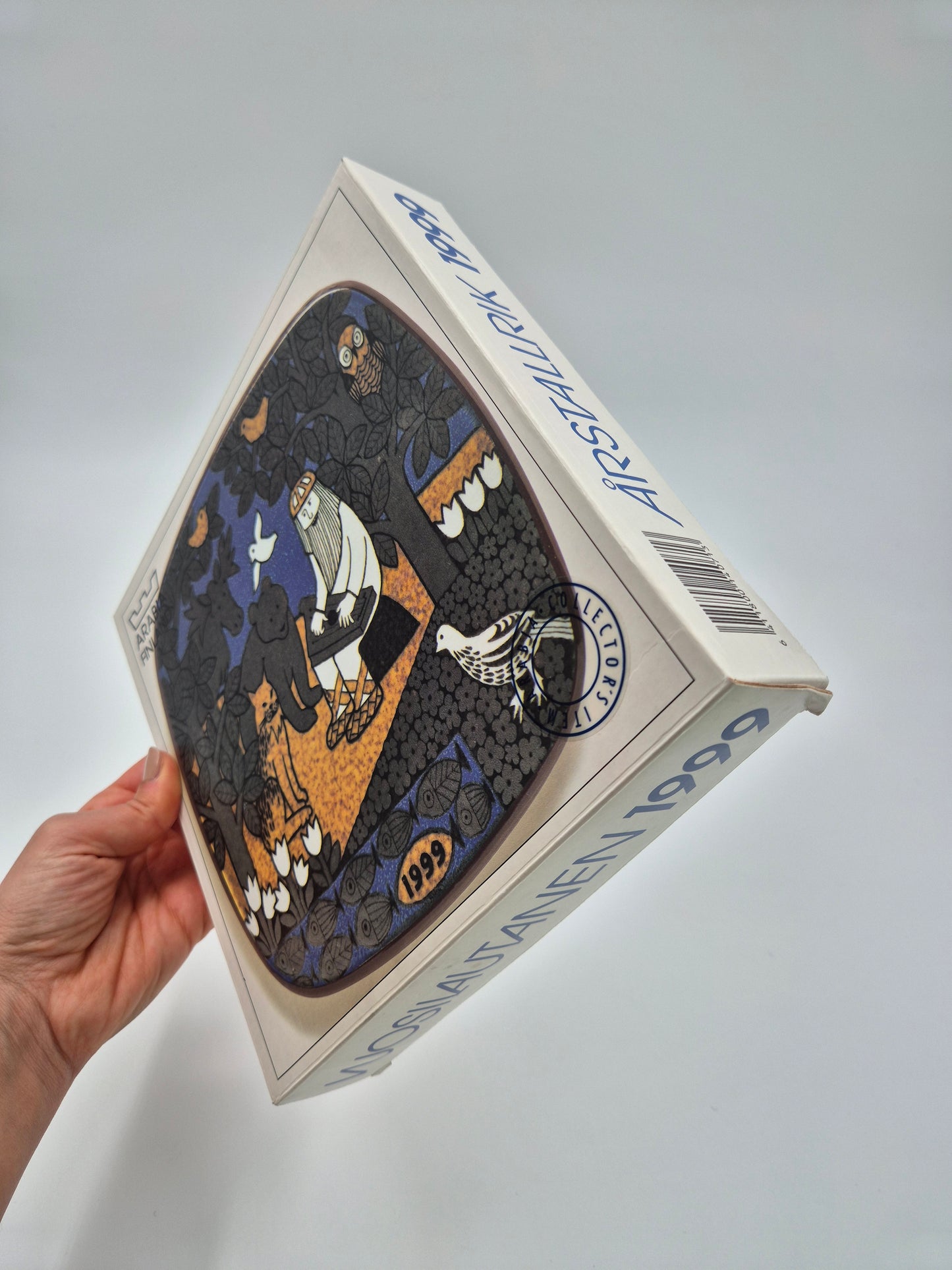 Arabia Kalevala Annual Wall Plate 1999