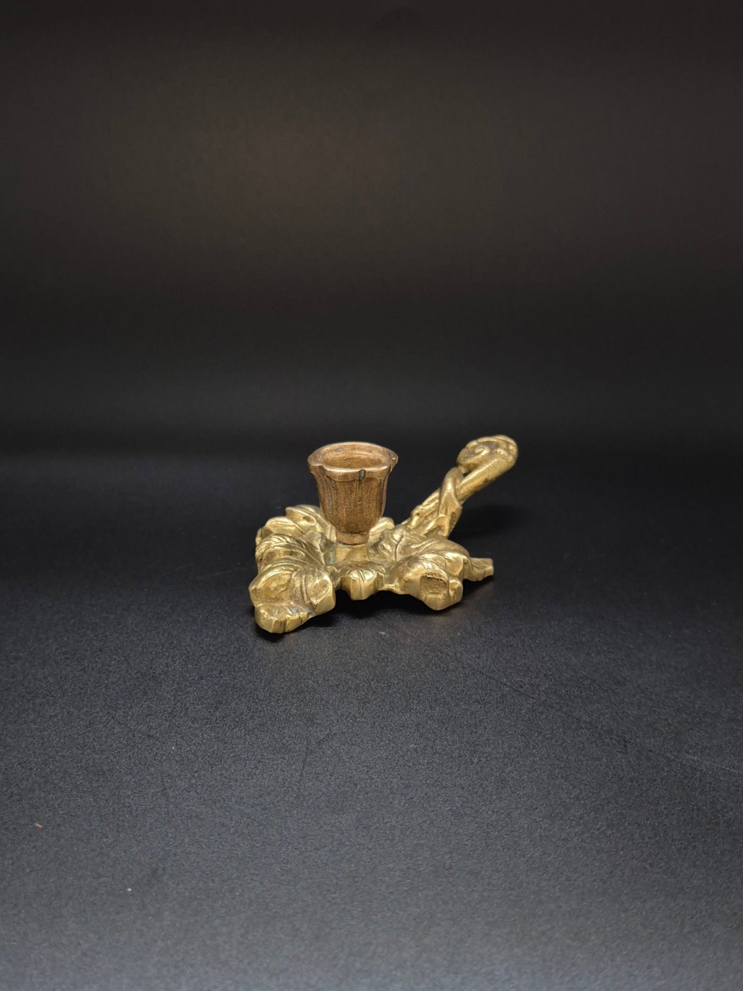 Vintage Brass Candle Holder with Handle – Ornate Leaf Design 16.5 cm