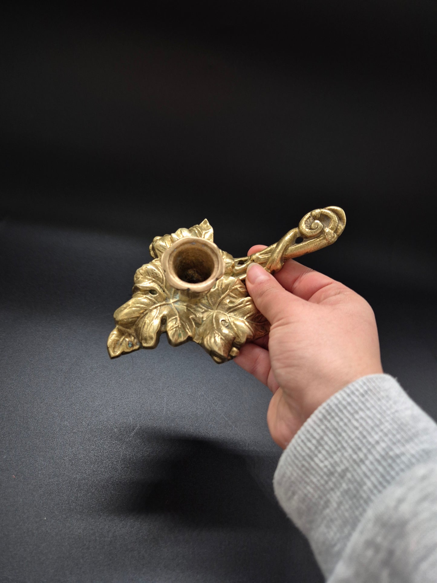 Vintage Brass Candle Holder with Handle – Ornate Leaf Design 16.5 cm