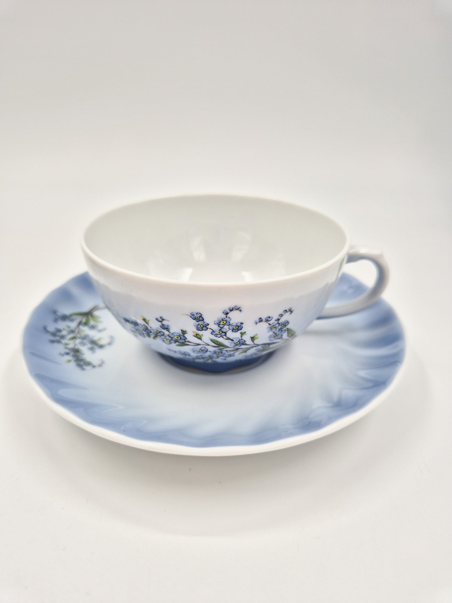 Christineholm Porcelain Tea Set with Warmer – Teapot & Cups Floral Blue Design