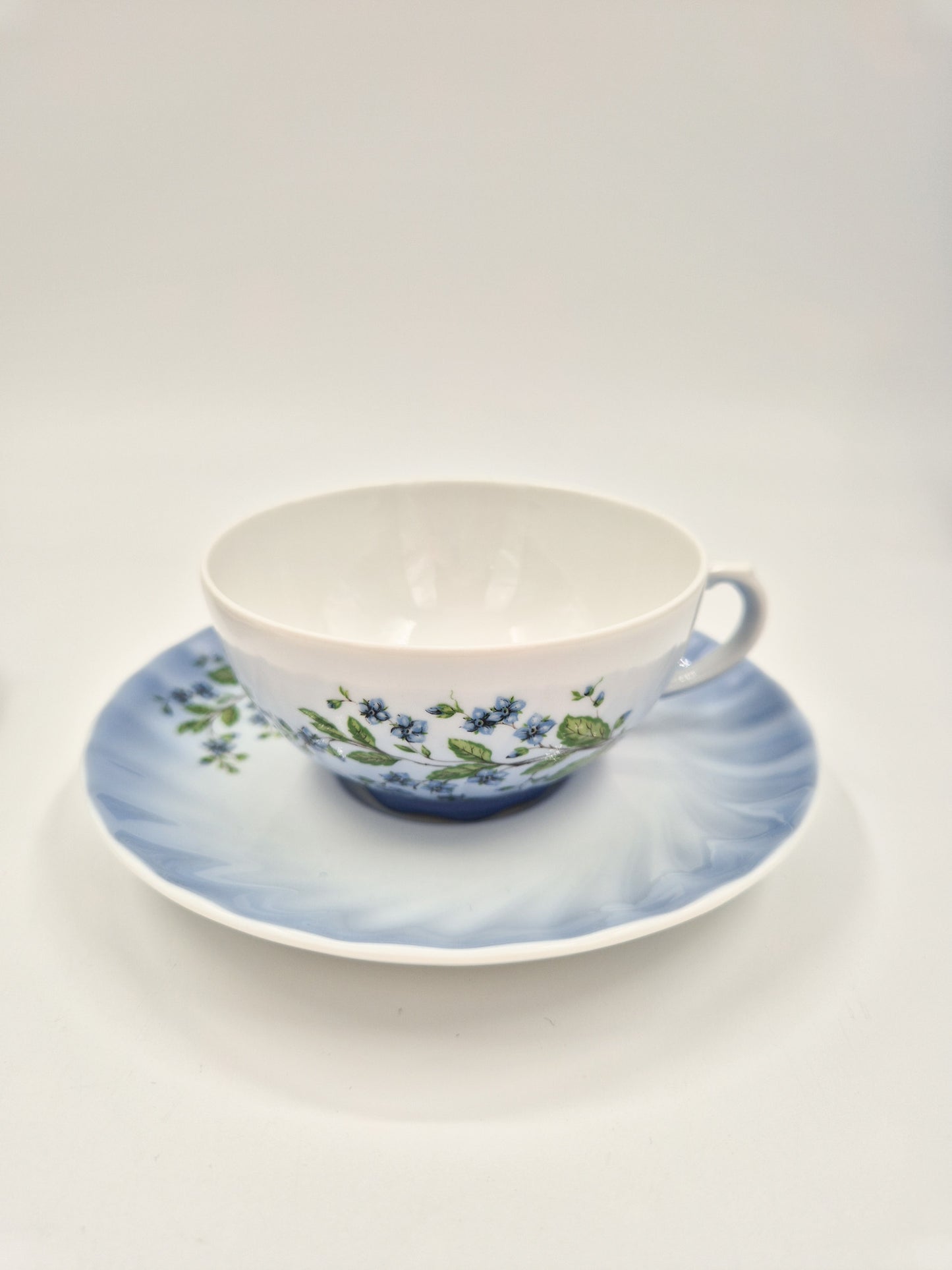 Christineholm Porcelain Tea Set with Warmer – Teapot & Cups Floral Blue Design