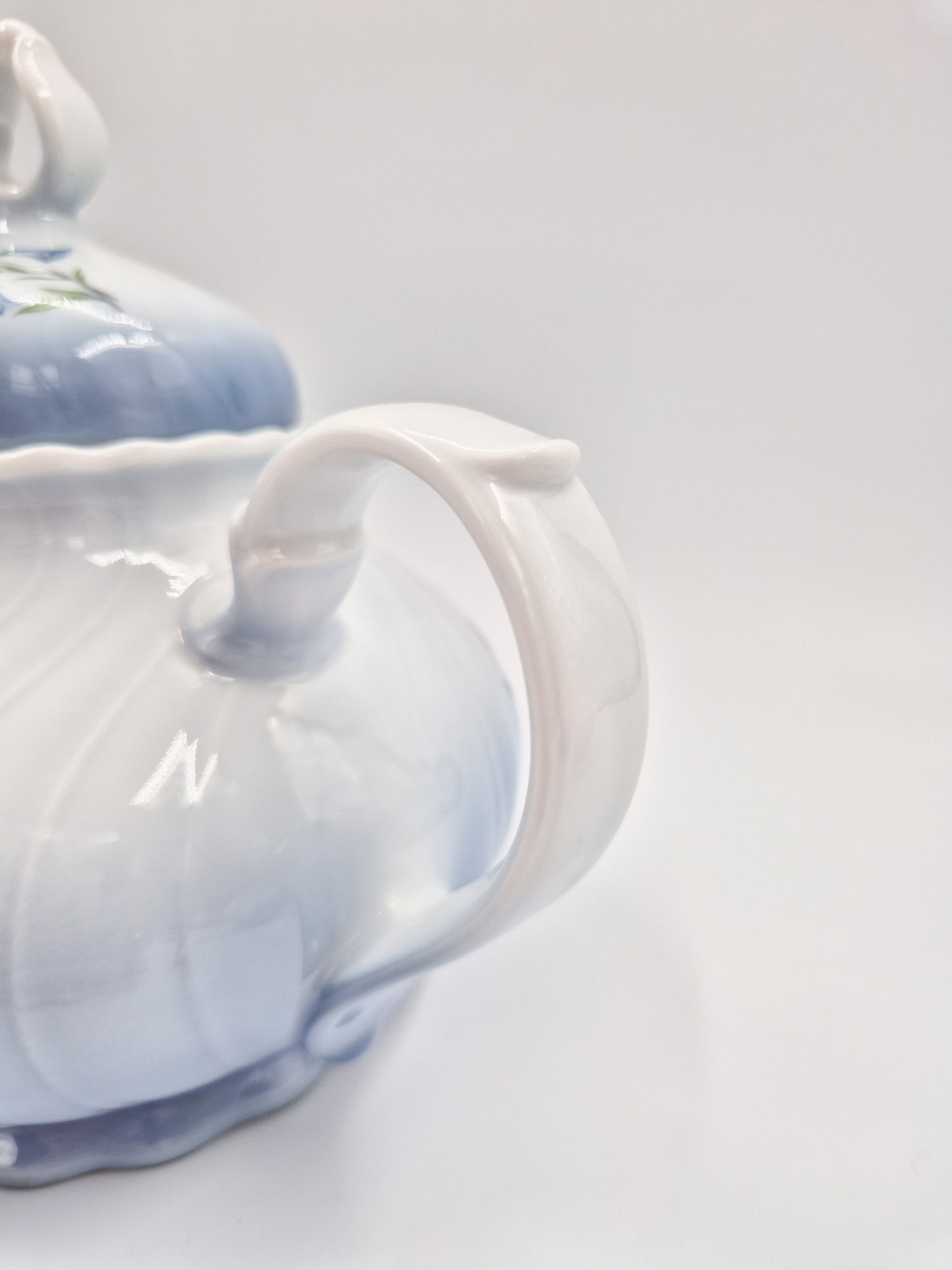 Christineholm Porcelain Tea Set with Warmer – Teapot & Cups Floral Blue Design