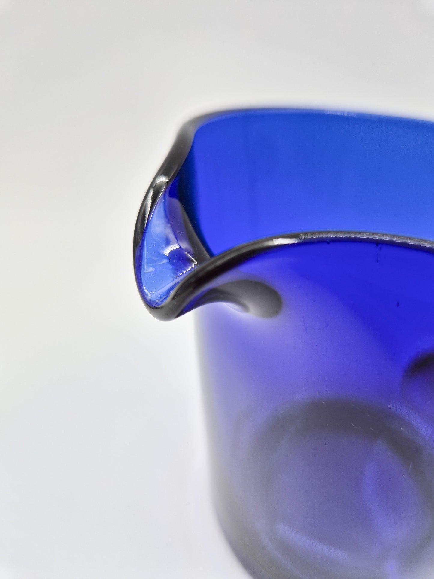 Kaj Franck Cobalt Blue Glass Pitcher – 1L Finnish Design