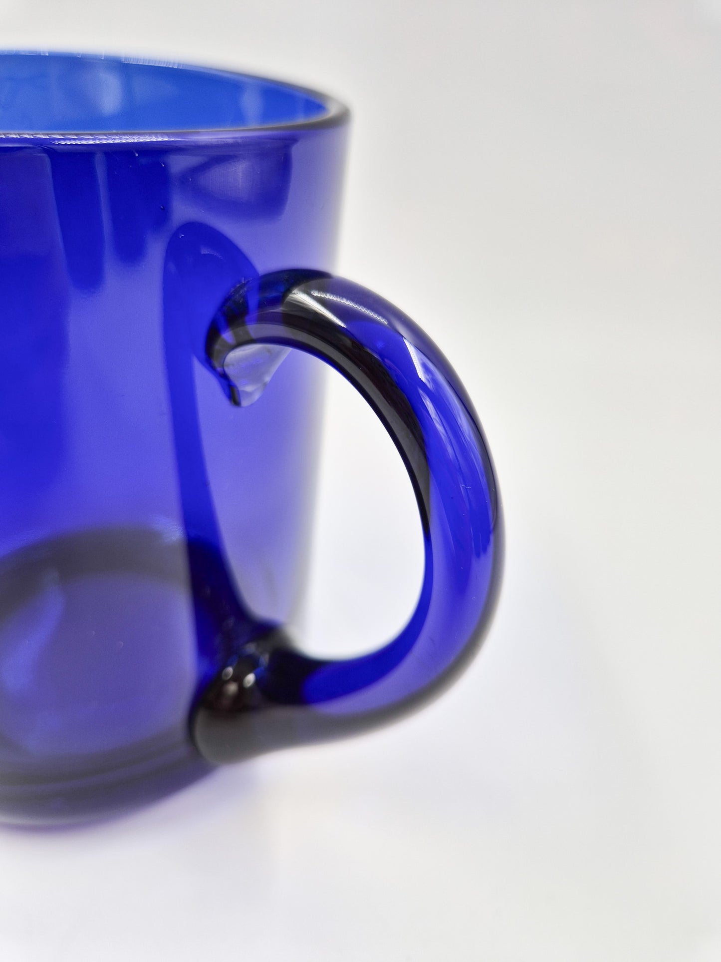 Kaj Franck Cobalt Blue Glass Pitcher – 1L Finnish Design