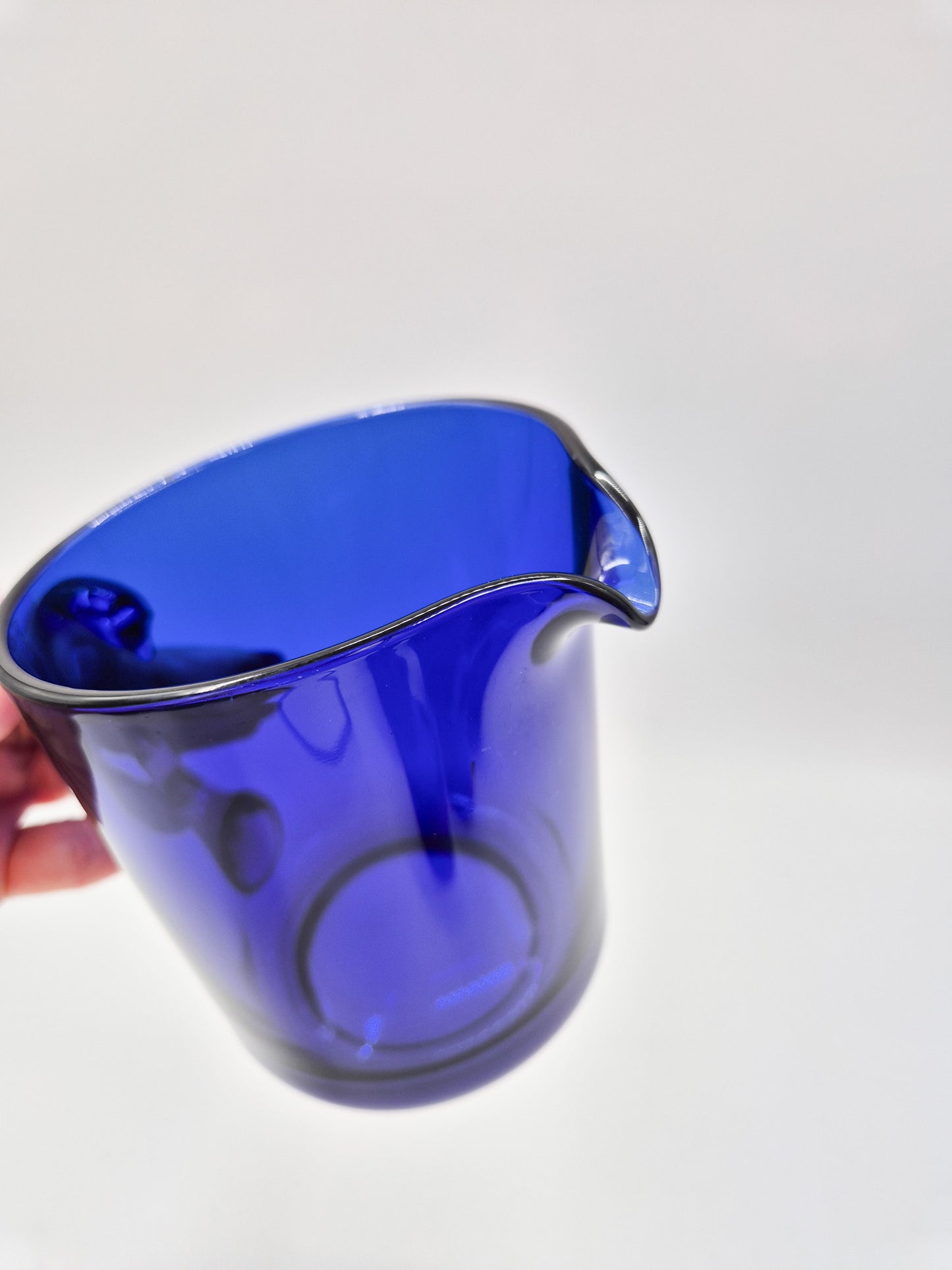 Kaj Franck Cobalt Blue Glass Pitcher – 1L Finnish Design
