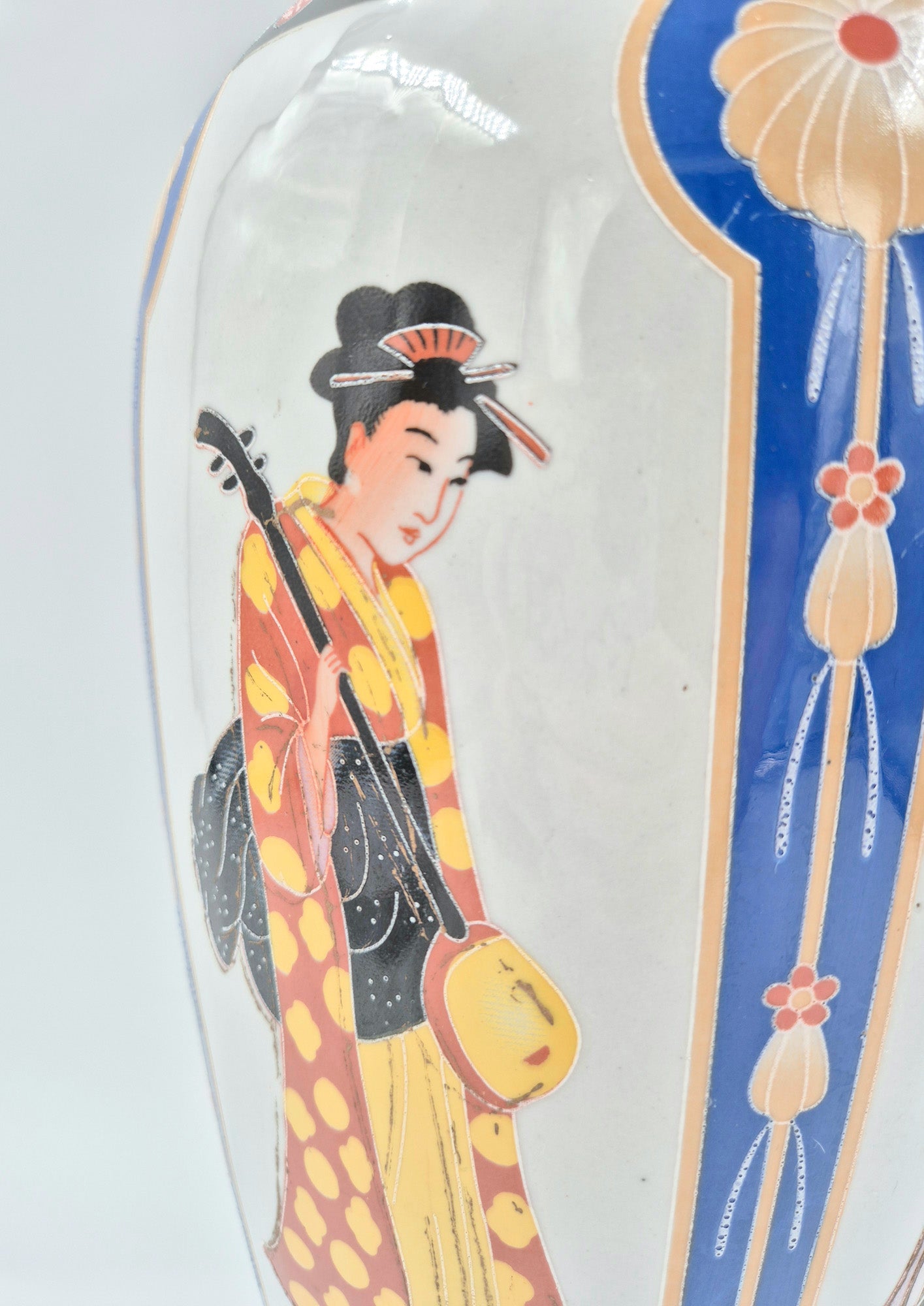 Vintage Oriental Porcelain Vase – Hand Painted Figures, 45.5 cm