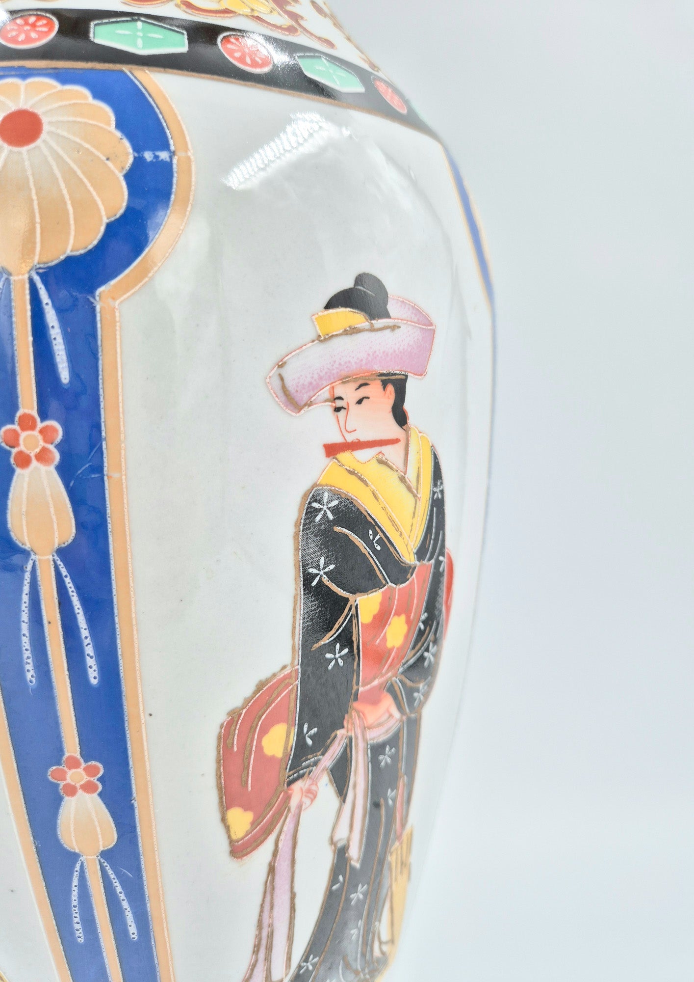 Vintage Oriental Porcelain Vase – Hand Painted Figures, 45.5 cm