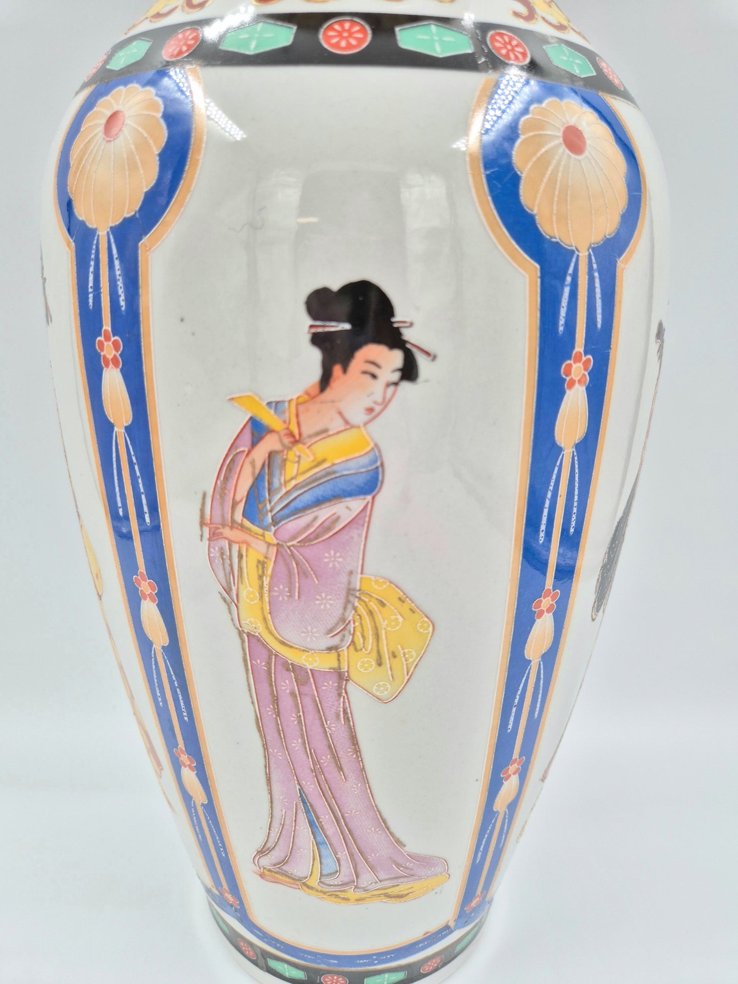 Vintage Oriental Porcelain Vase – Hand Painted Figures, 45.5 cm