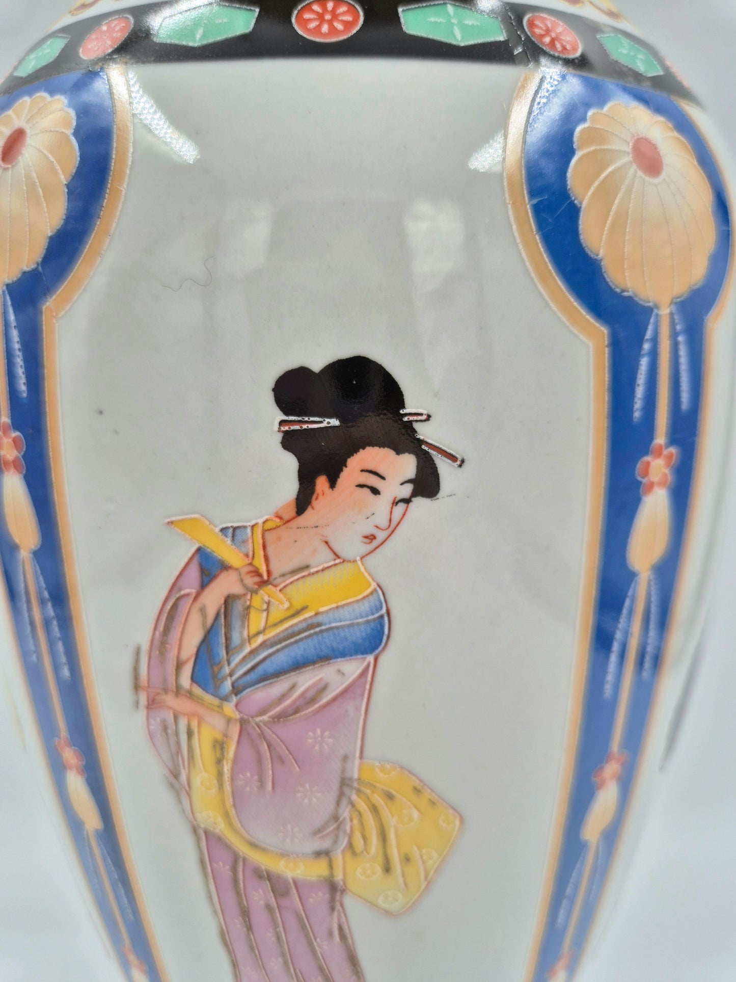 Vintage Oriental Porcelain Vase – Hand Painted Figures, 45.5 cm