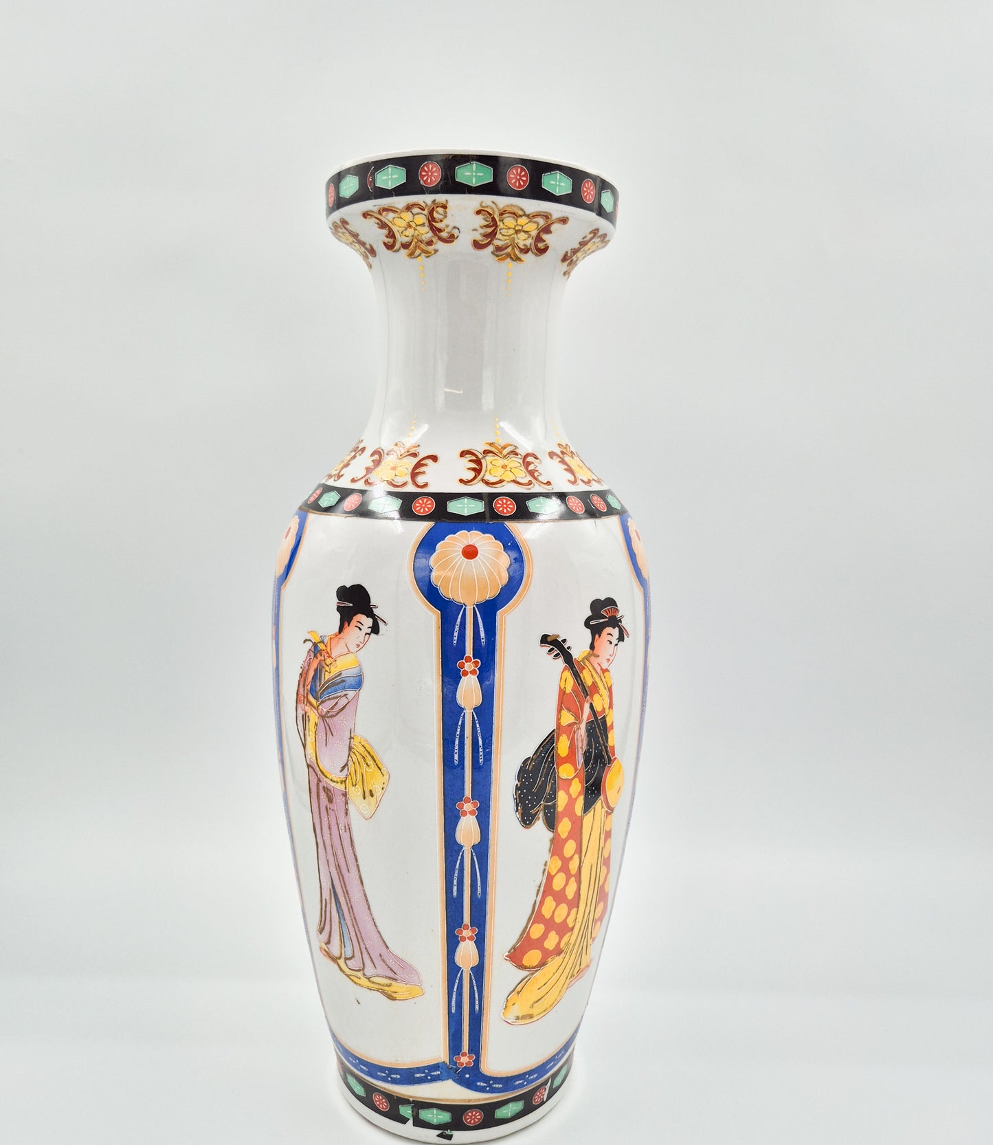 Vintage Oriental Porcelain Vase – Hand Painted Figures, 45.5 cm
