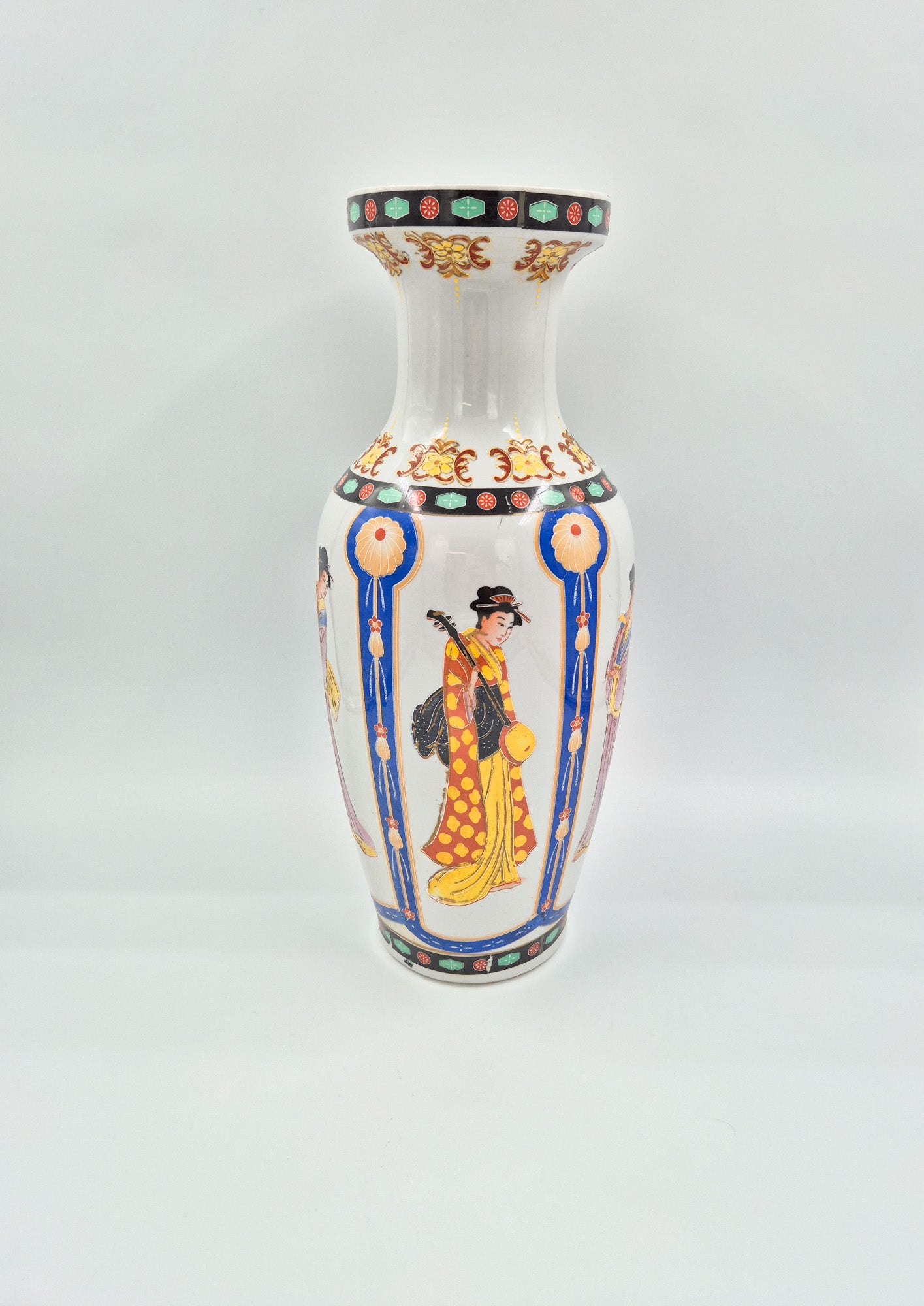 Vintage Oriental Porcelain Vase – Hand Painted Figures, 45.5 cm