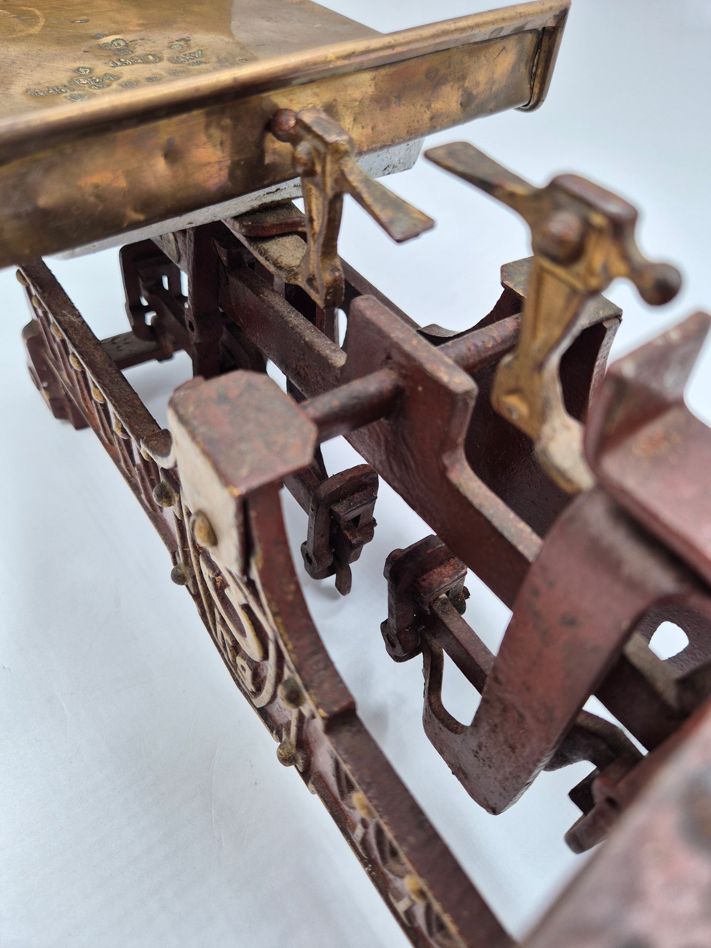 Antique Cast Iron Scale 3 kg
