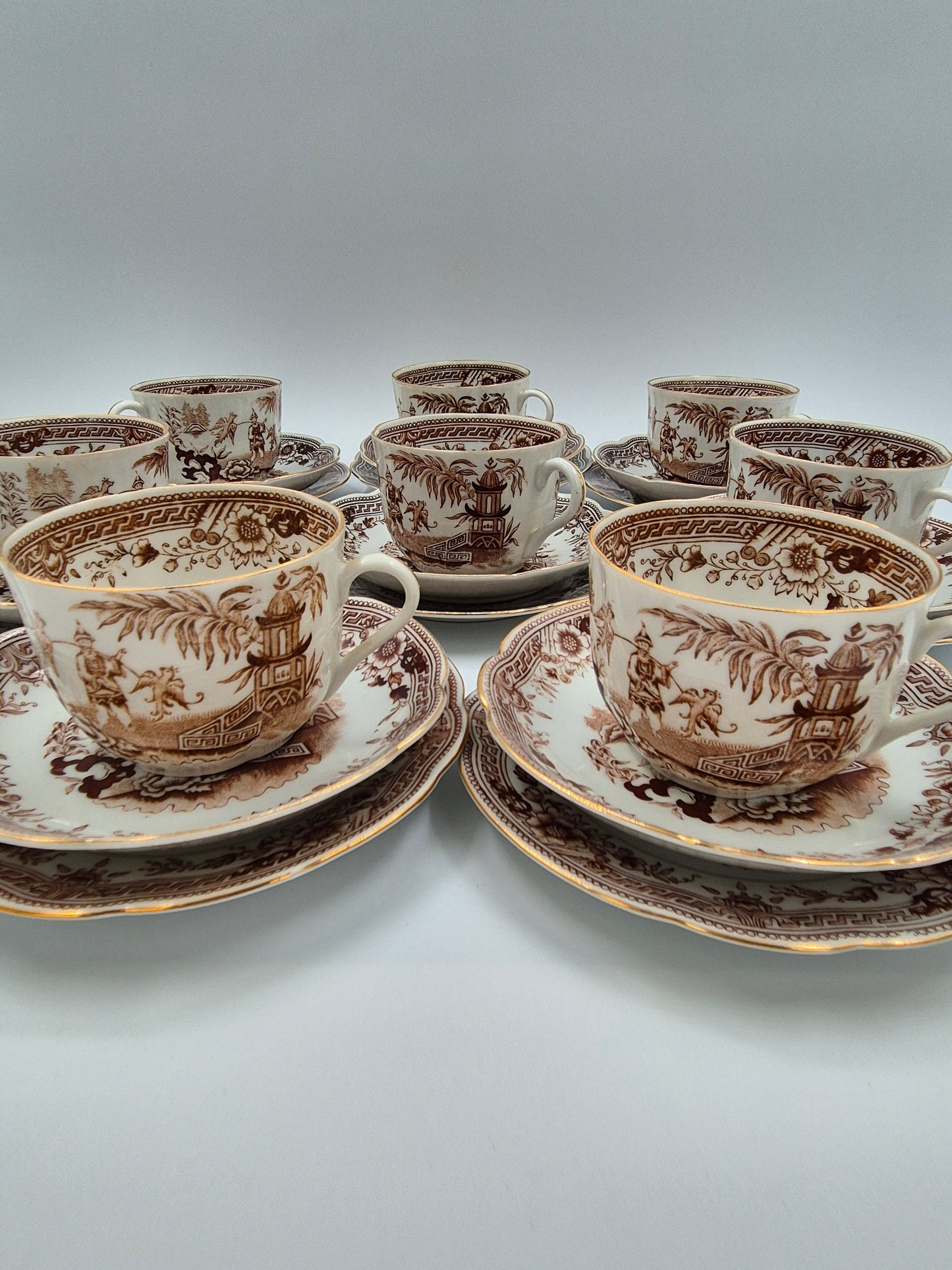 Arabia Finland “Singapore” Trio – Koffiekopje, schoteltje en gebaksbordje (1964–1975)