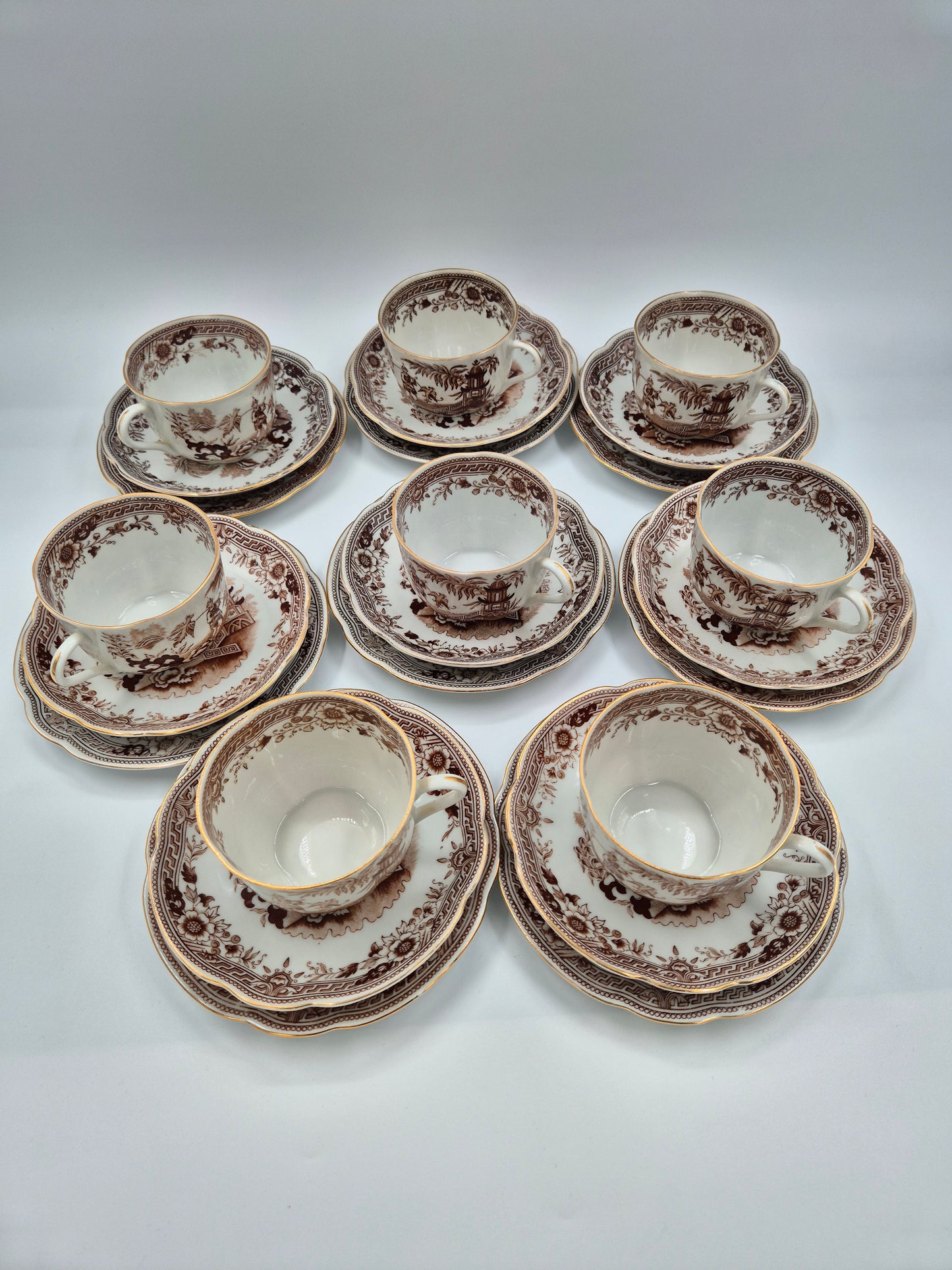Arabia Finland “Singapore” Trio – Koffiekopje, schoteltje en gebaksbordje (1964–1975)