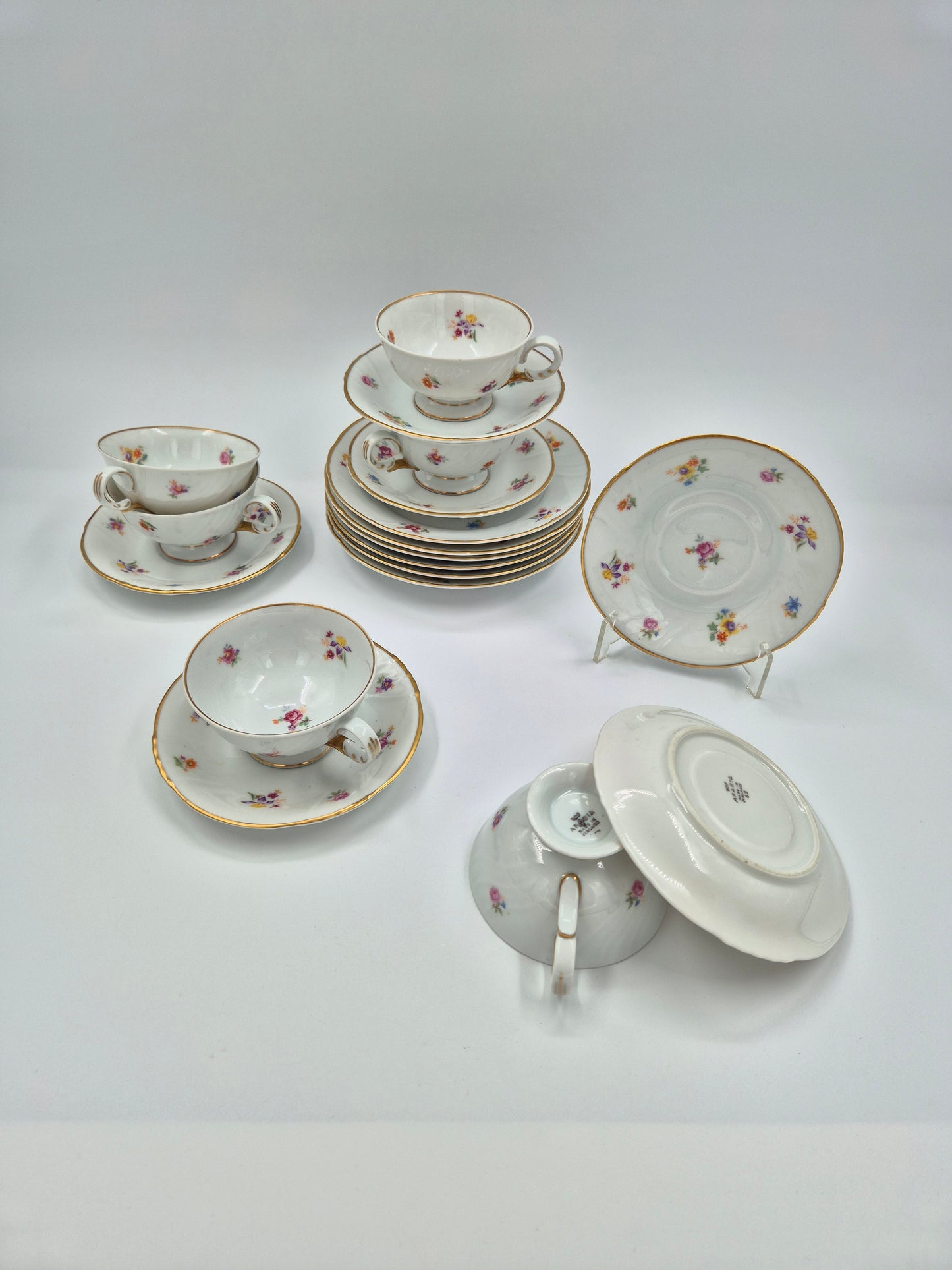 Tasse à café et soucoupe florale vintage Arabia Finland – Design par Svea Granlund