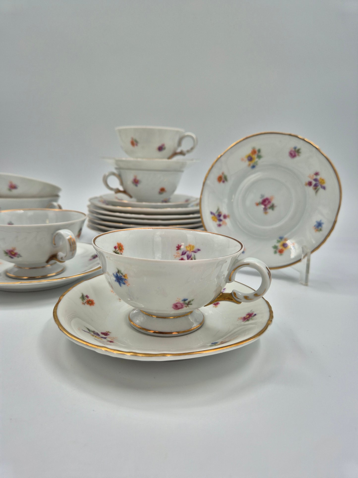 Tasse à café et soucoupe florale vintage Arabia Finland – Design par Svea Granlund