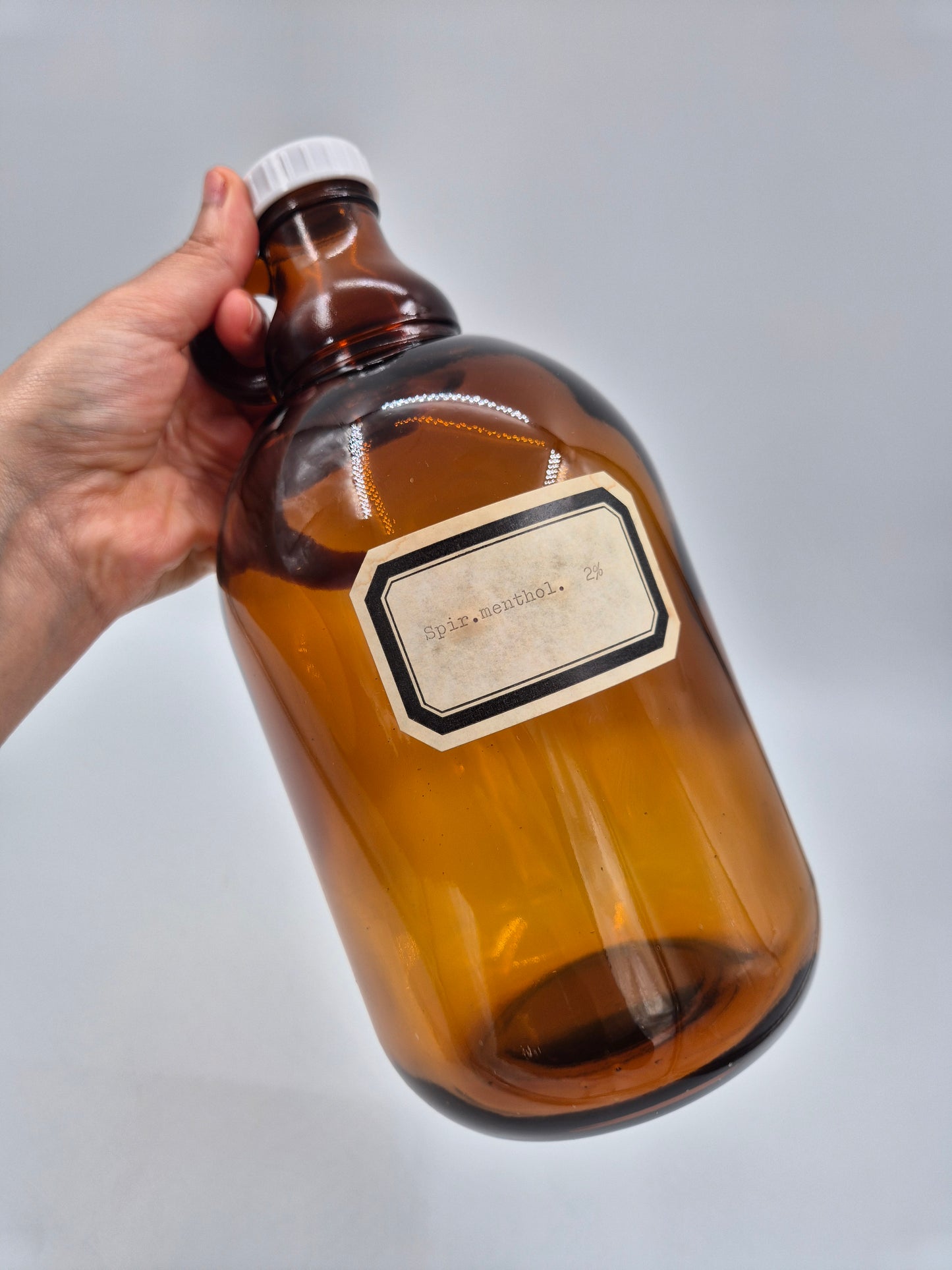Vintage Apothecary Bottle “Spir. Menthol 2%” – Amber Glass Pharmacy Bottle with Handle – 27 cm