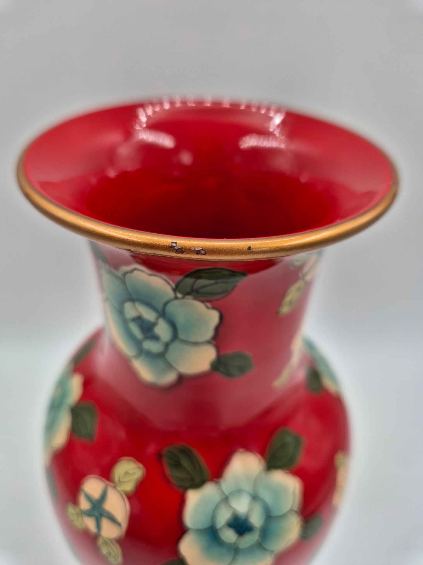 Vintage vaas in cloisonné-stijl – decoratief emaille bloemmotief