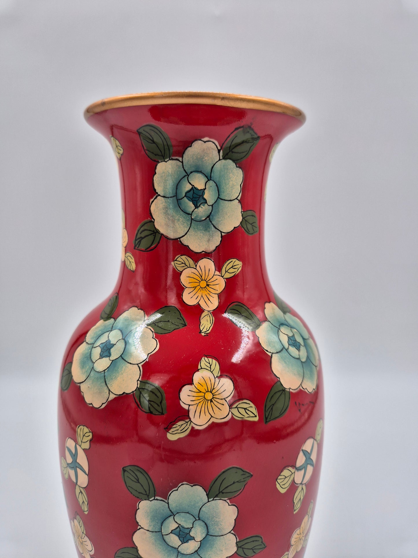 Vintage vaas in cloisonné-stijl – decoratief emaille bloemmotief