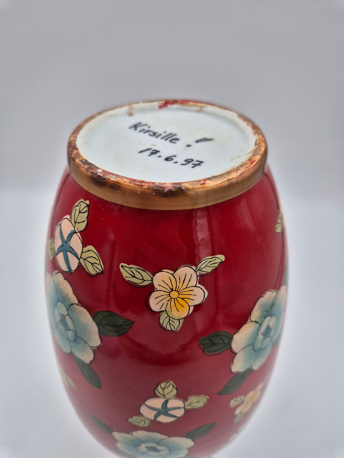 Vintage vaas in cloisonné-stijl – decoratief emaille bloemmotief