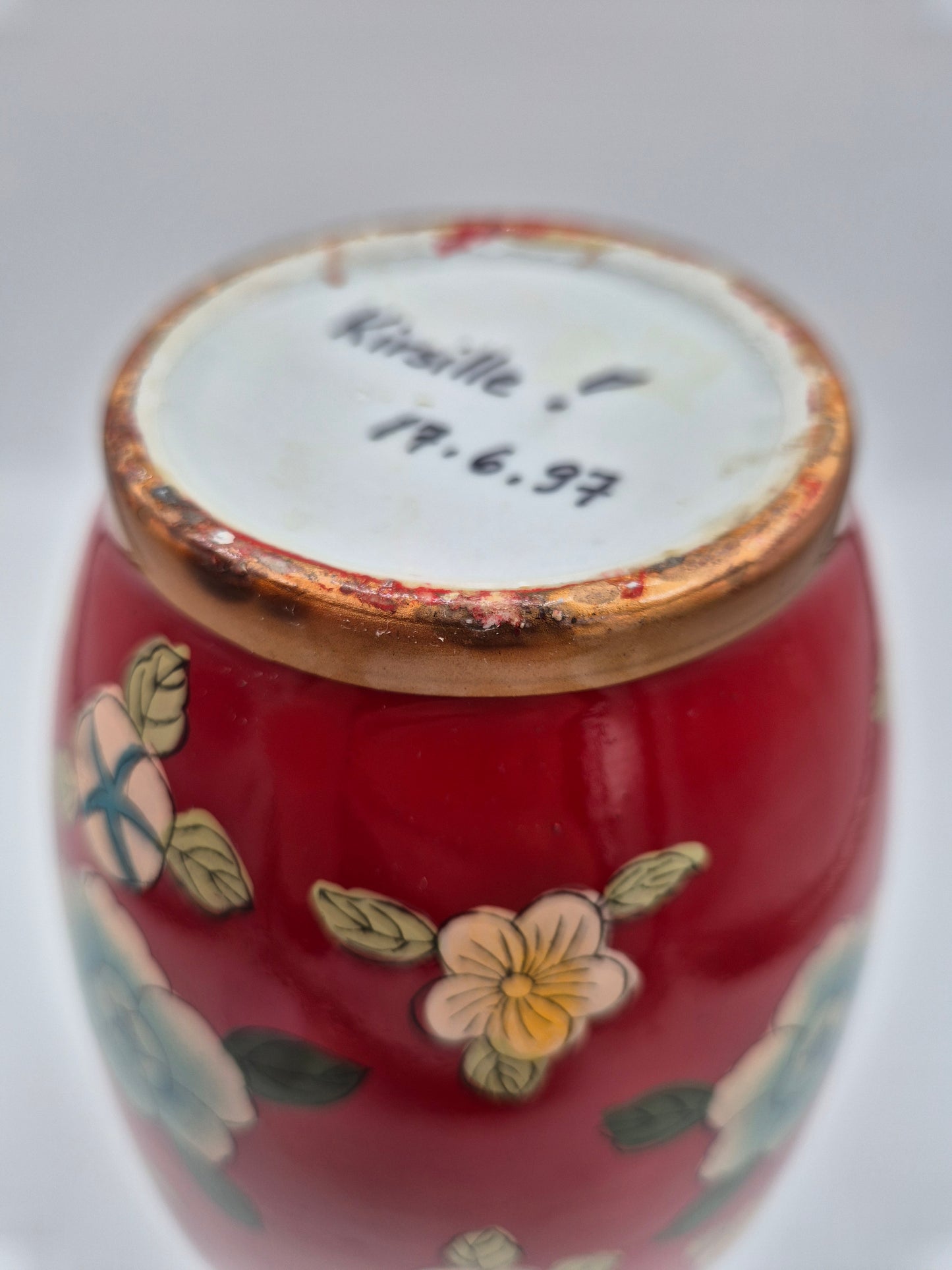 Vintage vaas in cloisonné-stijl – decoratief emaille bloemmotief