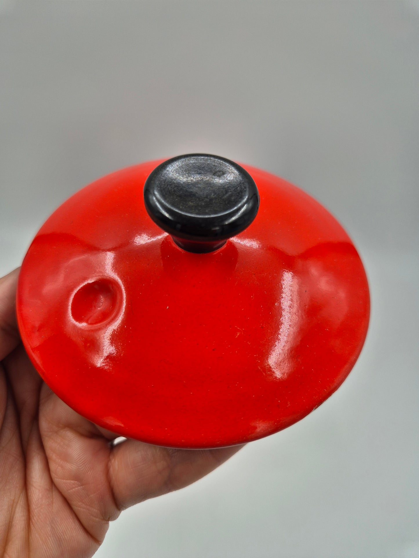 Vintage Red Enamel Coffee Pot – Classic Retro Kitchenware
