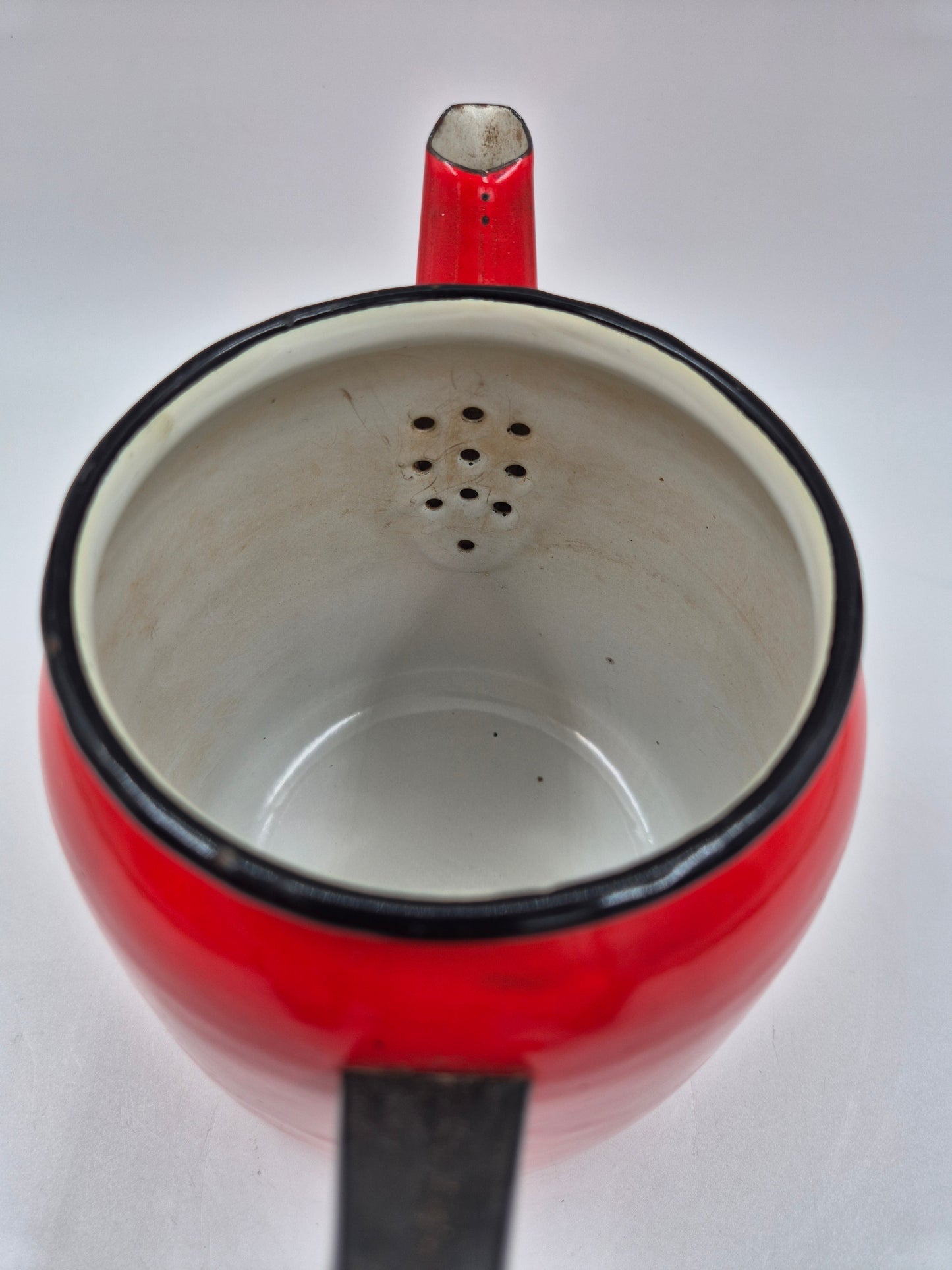 Vintage Red Enamel Coffee Pot – Classic Retro Kitchenware